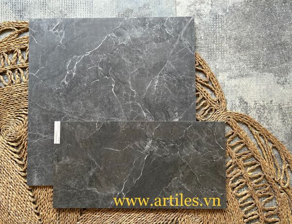 Gạch mờ ốp tường nhà vệ sinh xám đen 30x60cm