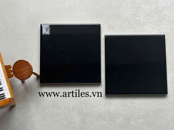 Gạch thẻ 100x100mm màu đen bóng