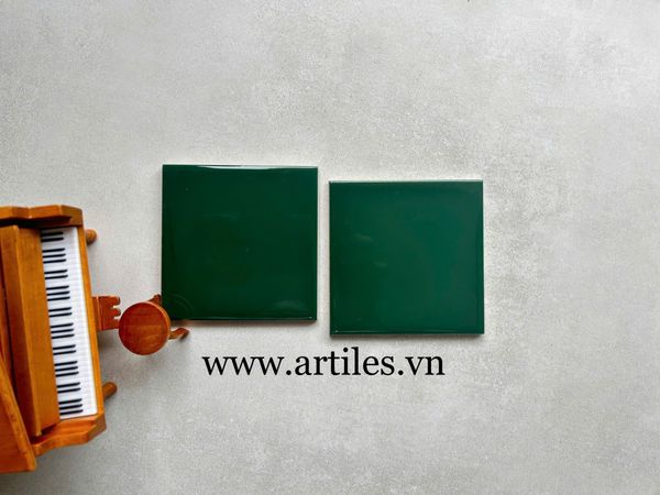 Gạch thẻ 100x100mm màu xanh lá bóng