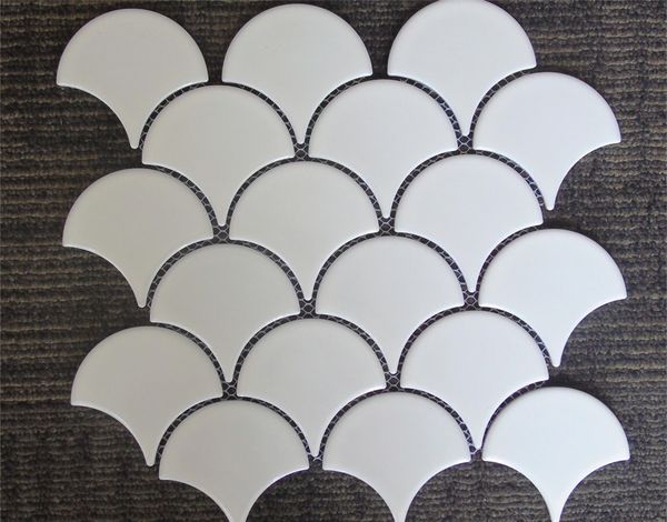 Gạch mosaic vảy cá trắng mờ