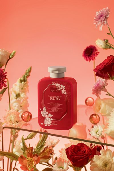  Rewhitez Gel tắm hương nước hoa Ruby – Làm sạch tối ưu, an toàn với mọi vùng da, kể cả vùng nhạy cảm, hộp 1 lọ 250ml 