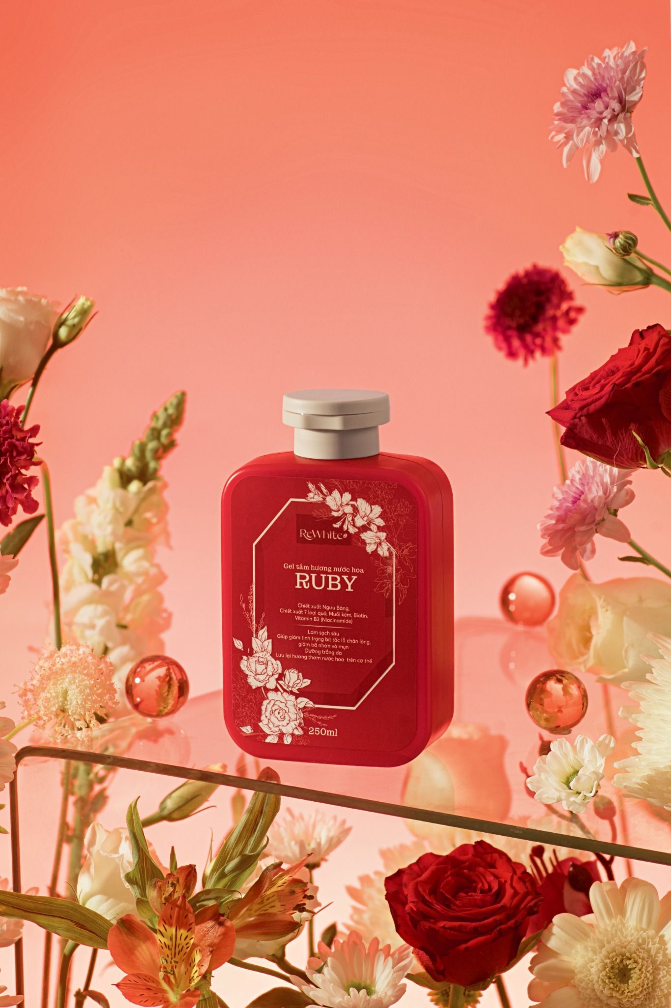 Rewhitez Gel tắm hương nước hoa Ruby – Làm sạch tối ưu, an toàn với mọi vùng da, kể cả vùng nhạy cảm, hộp 1 lọ 250ml