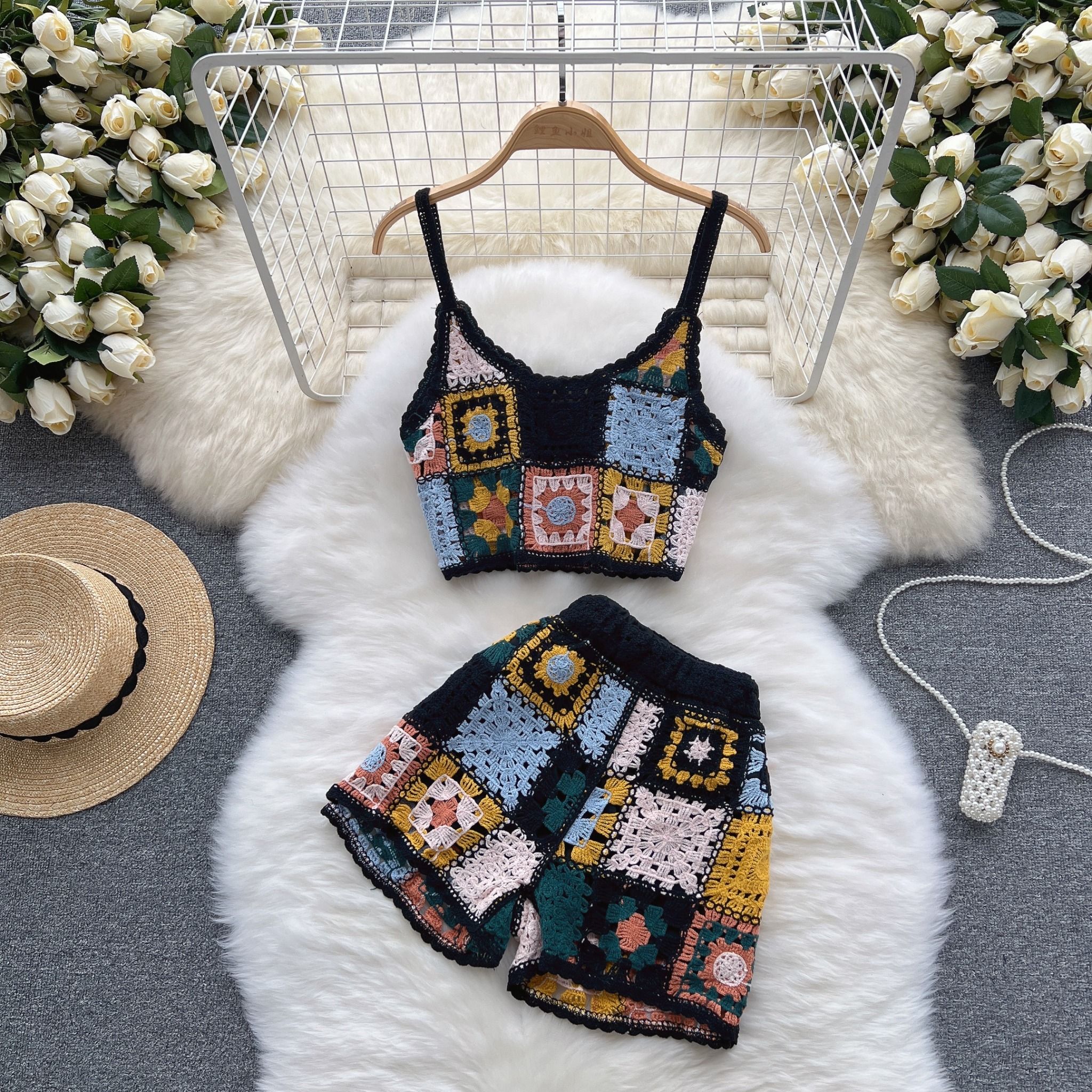 Set Áo Croptop 2 Dây & Quần Short  Thêu Họa Tiết 6766