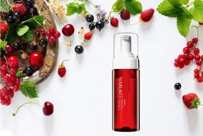 Sữa Rửa Mặt Tạo Bọt Tẩy Trang Ý Dĩ NARUKO 150mL