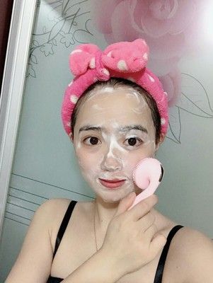 Máy rửa mặt mini làm sạch lỗ chân lông (có đế sạc)