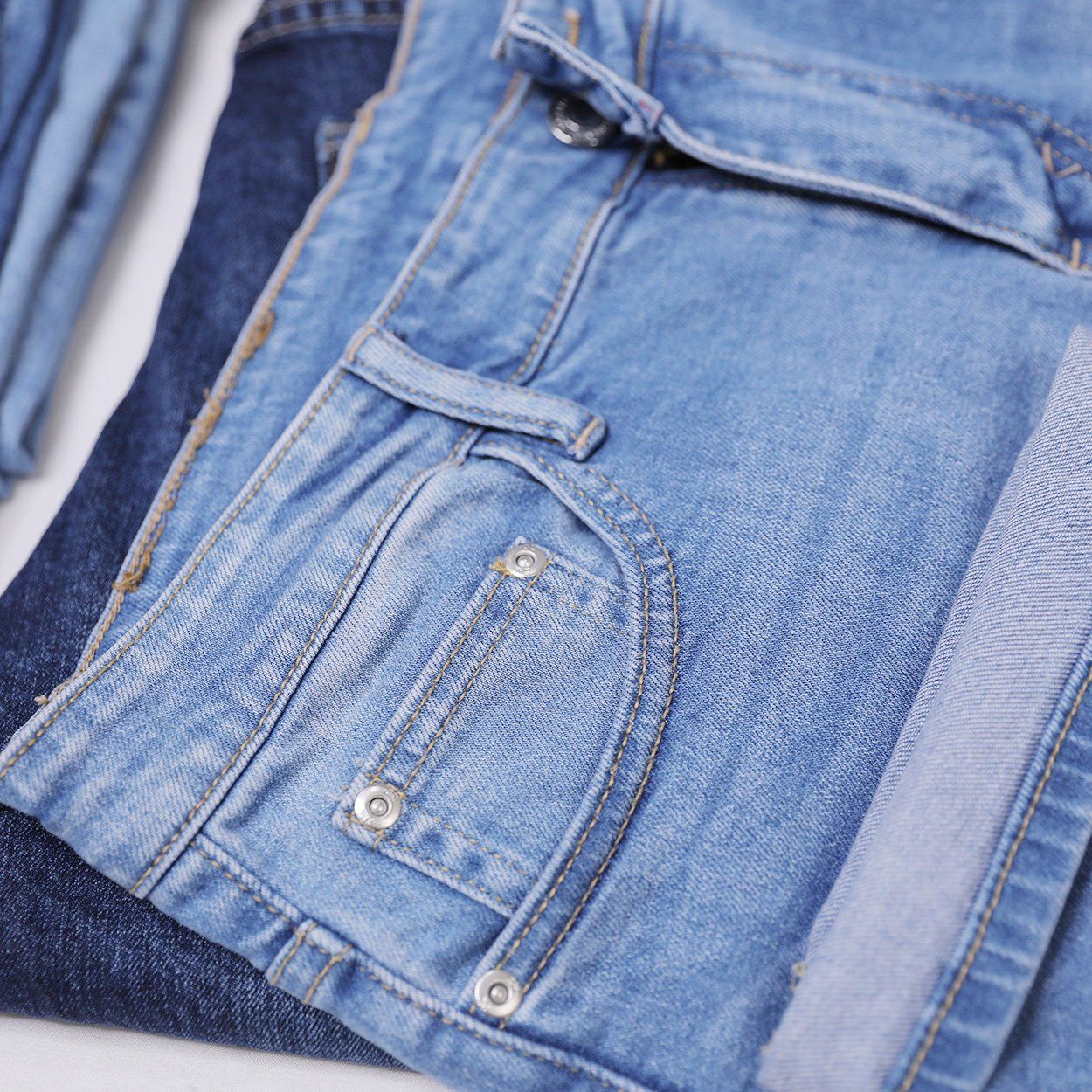 Quần jeans nam Form 511 suông đứng co giản nhẹ trắng xanh 105