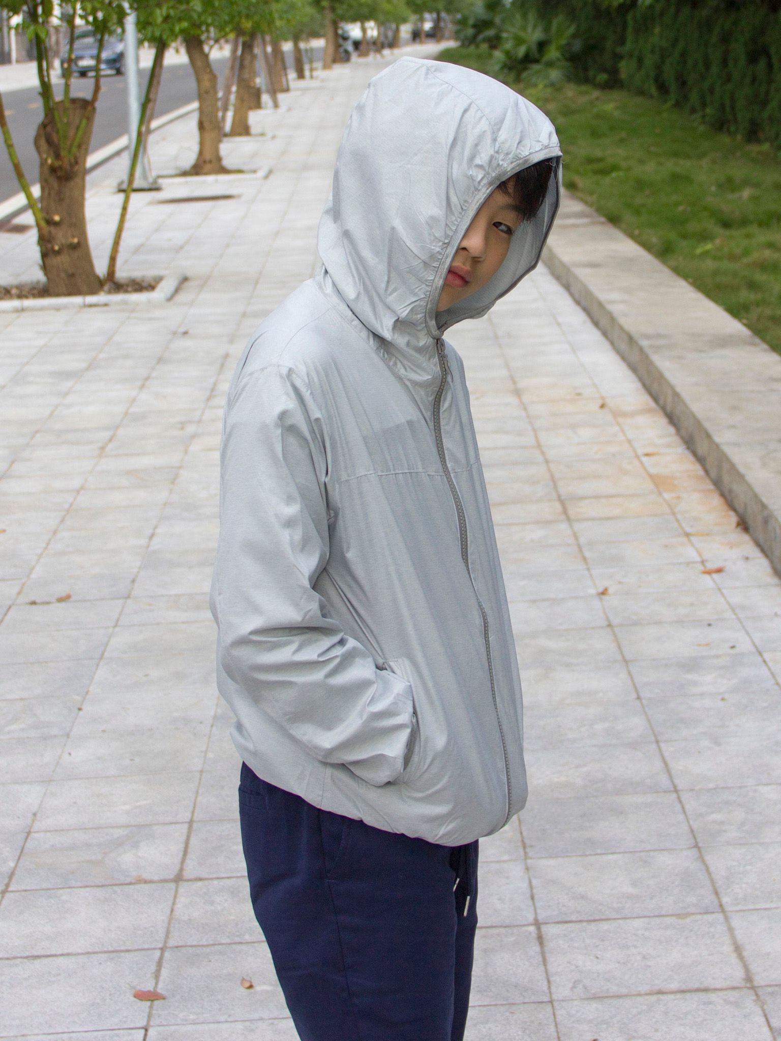 Áo khoác gió màu ghi viền chun - Blue Seven