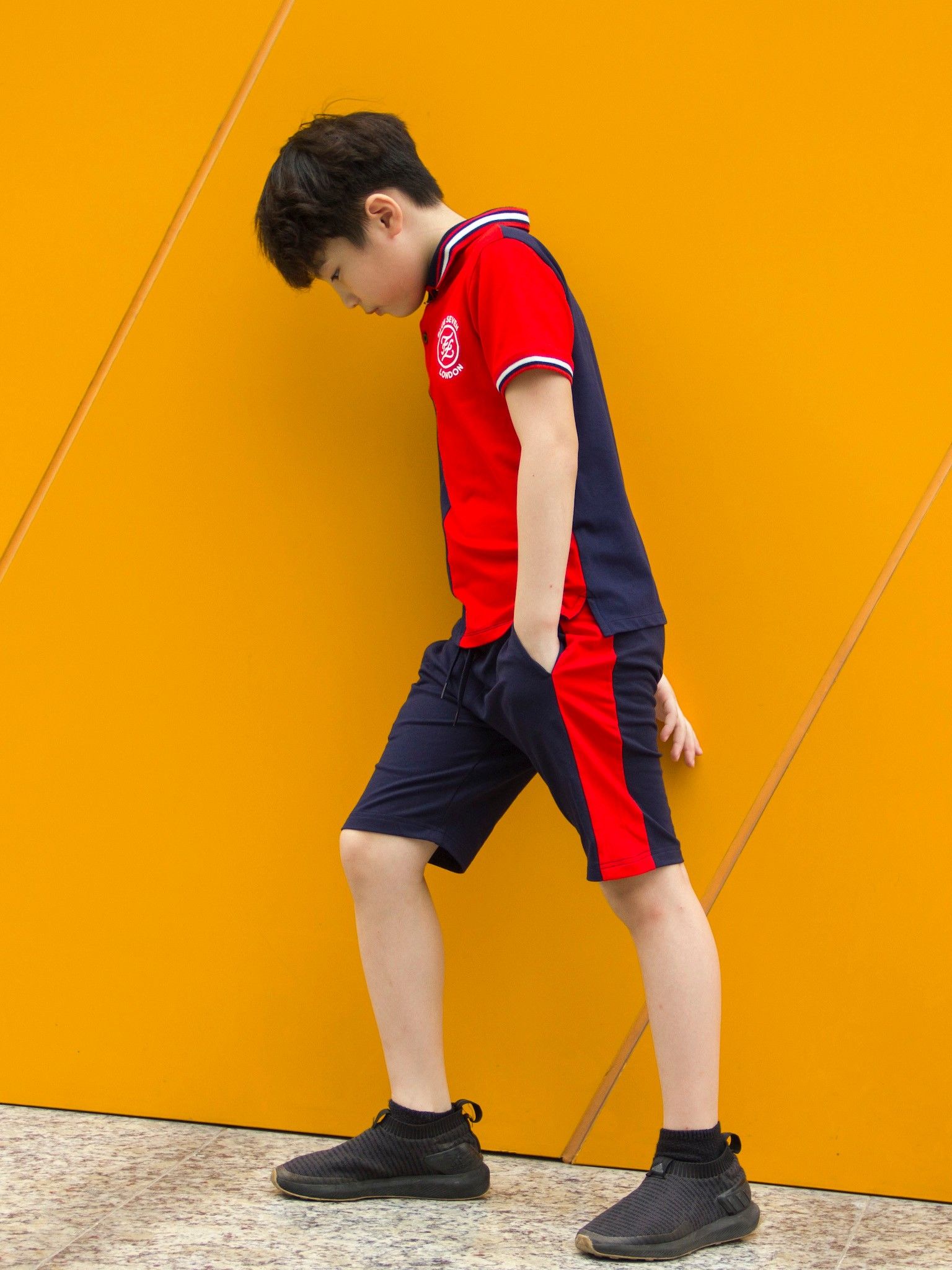 Quần short da cá navy phối dọc đỏ - Blue Seven