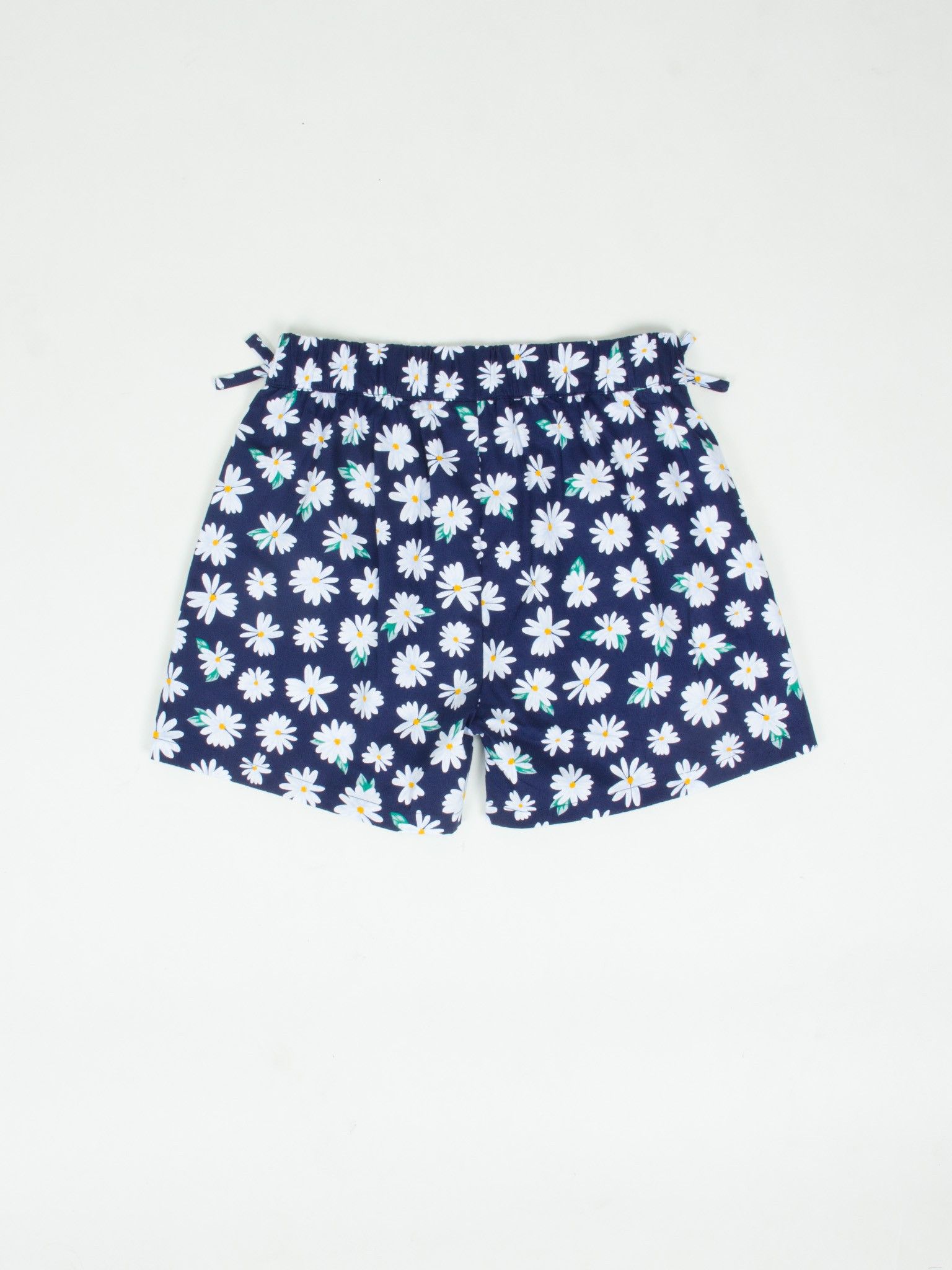Quần short bé gái hoạ tiết hoa cúc - Blue Seven