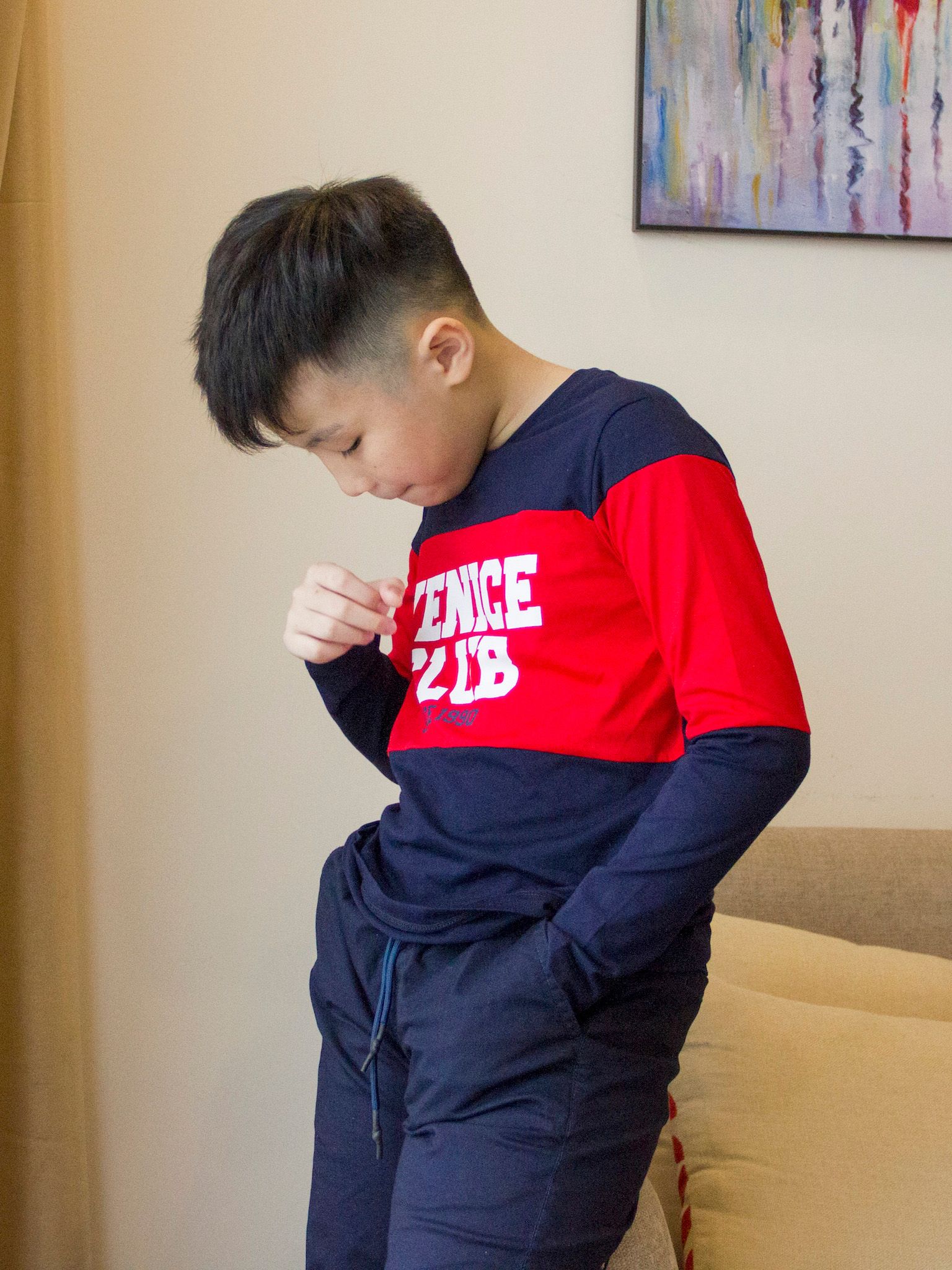 Áo phông bé trai navy phối đỏ chữ Venice Club - Blue Seven