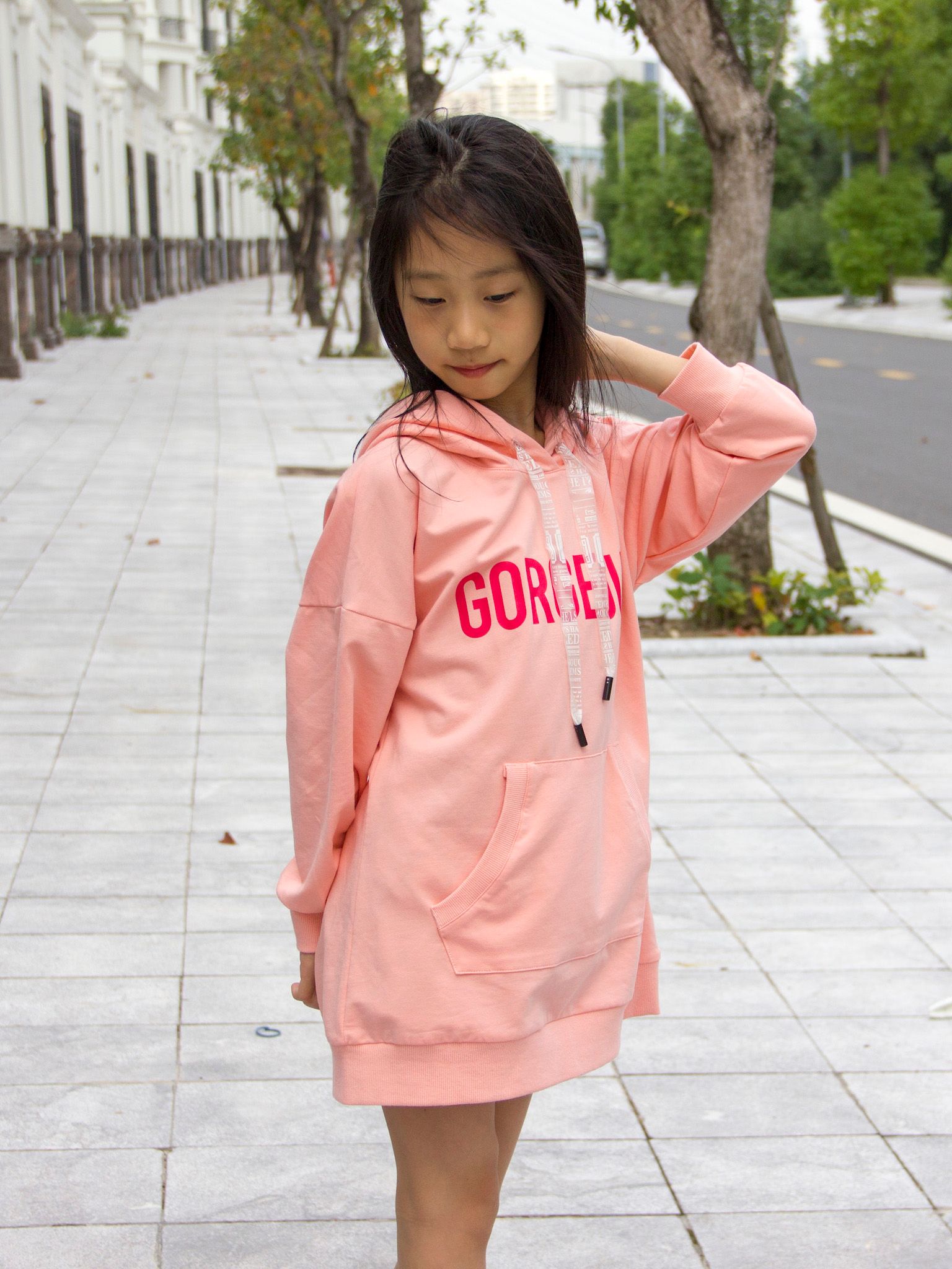 Váy nỉ hồng có mũ chữ Gorgeous - Blue Seven