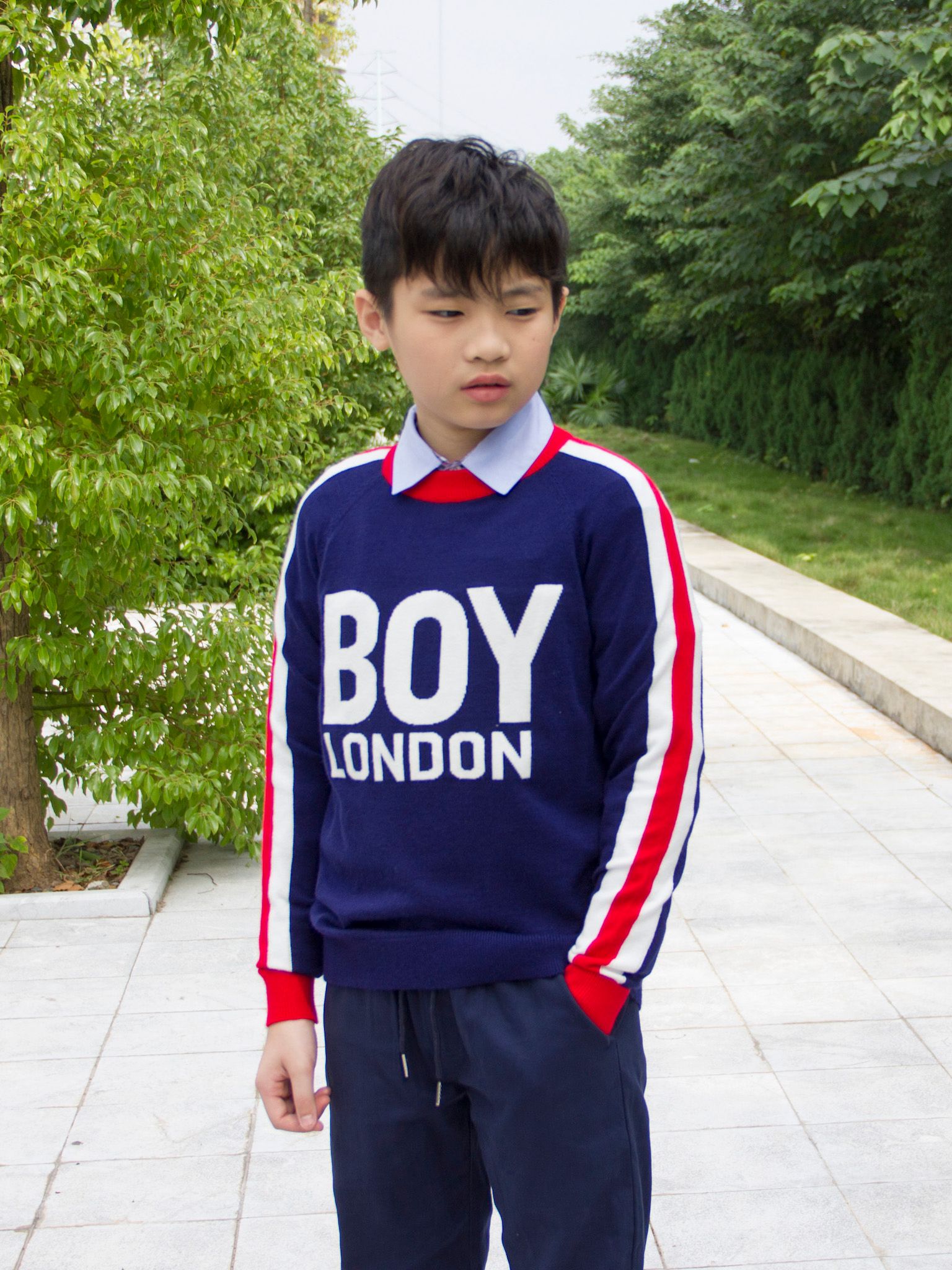 Áo len cổ tròn navy phối sọc tay - Blue Seven