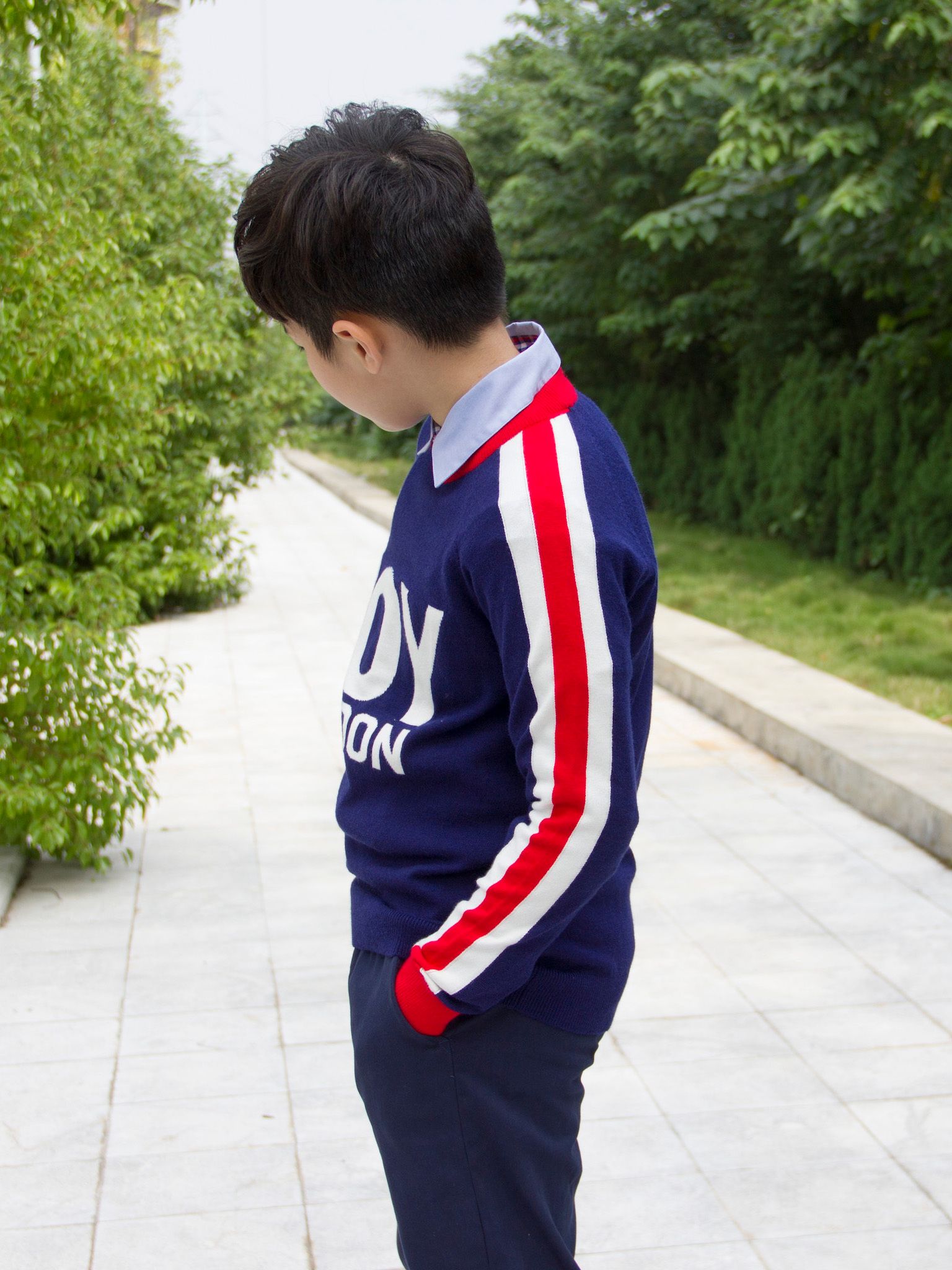 Áo len cổ tròn navy phối sọc tay - Blue Seven