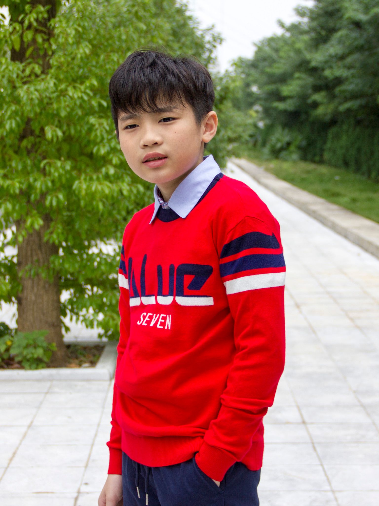 Áo len bé trai màu đỏ cổ tròn phối tay - Blue Seven