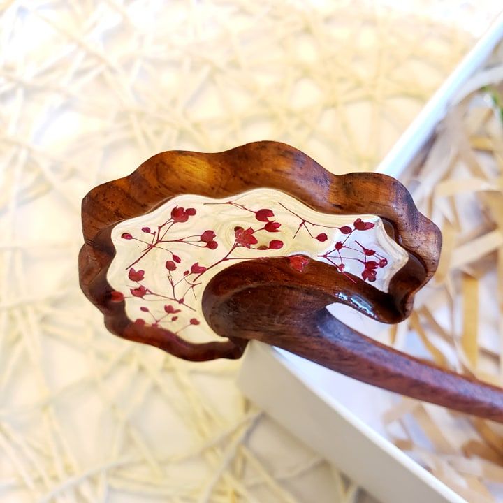 Trâm cài tóc gỗ- resin- cánh quạt- babybreath đỏ - 100
