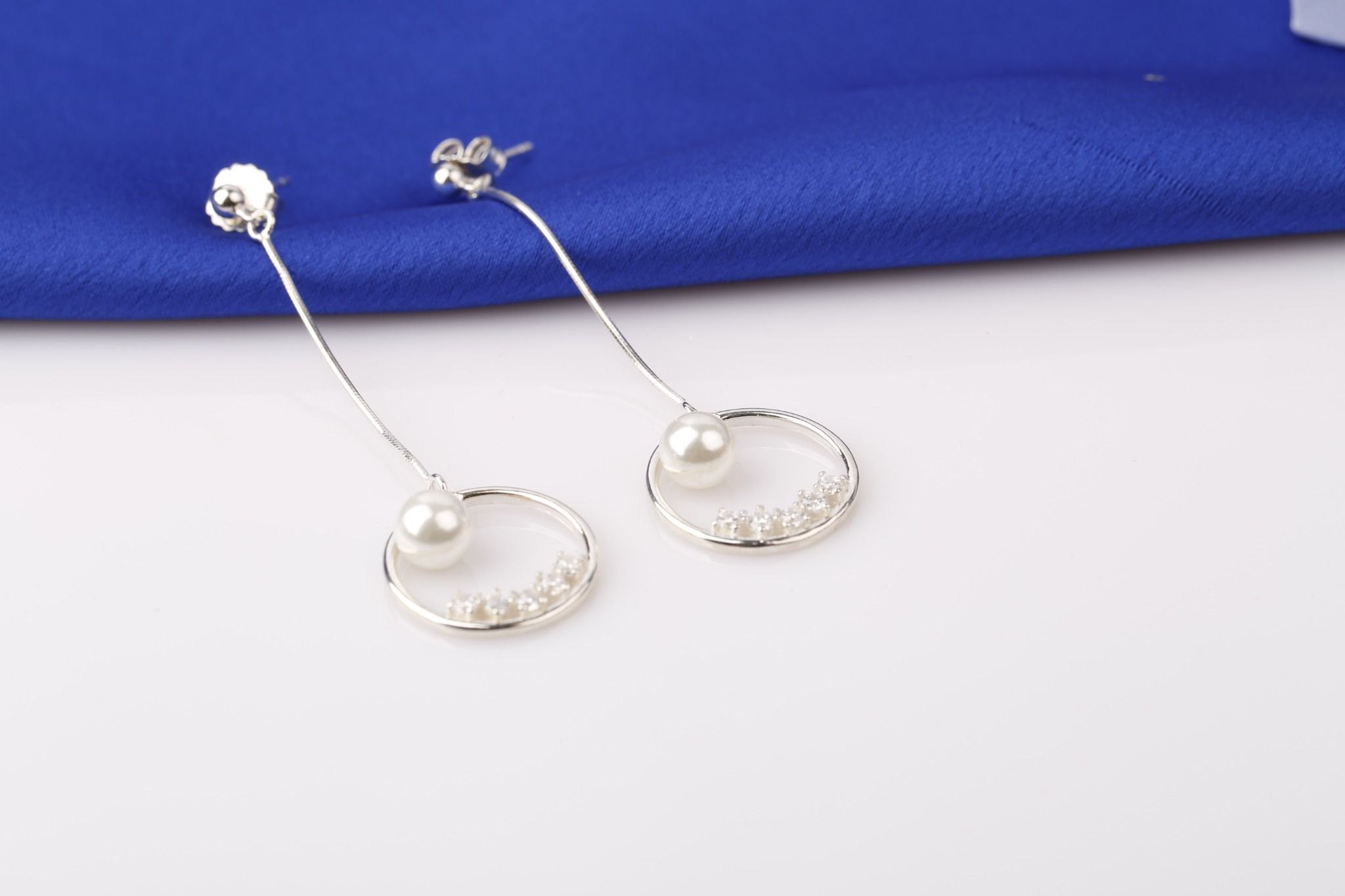  Hoa tai bạc đính đá Ross + Ngọc trai phong cách trẻ trung thương hiệu OPAI 