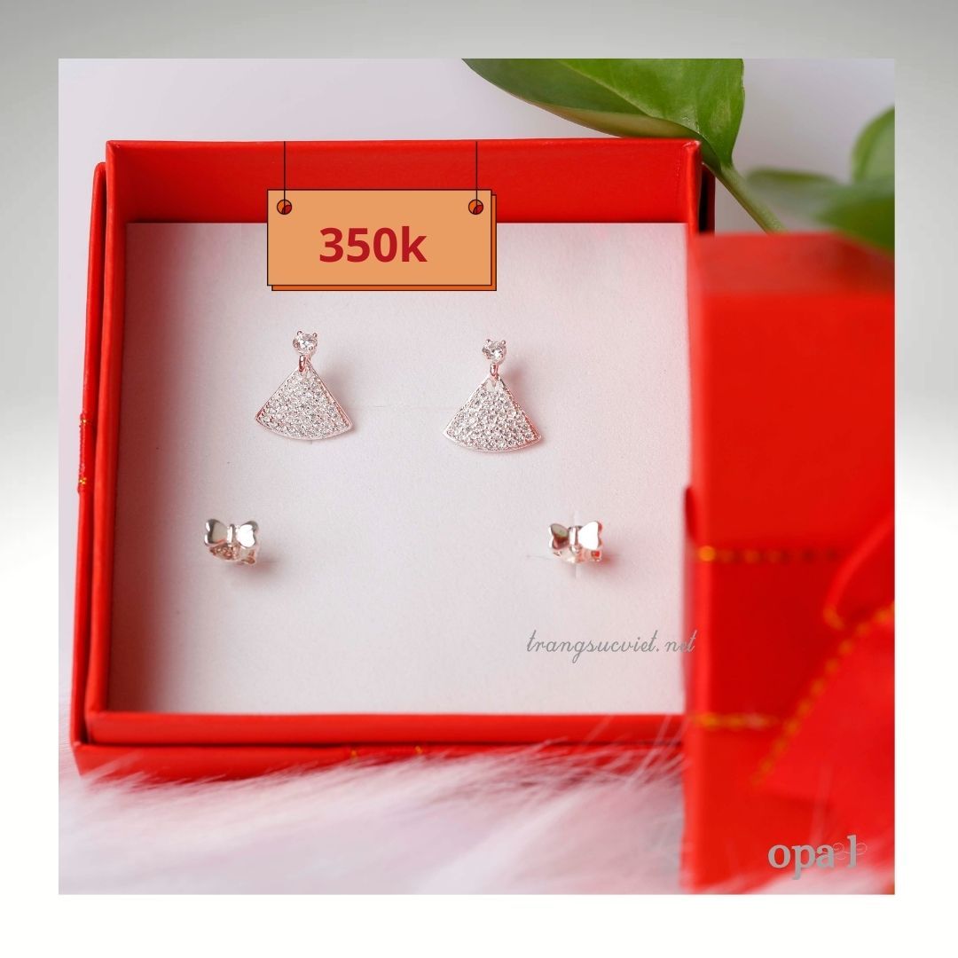 Bộ 2 hoa tai thiết kế trẻ trung chất liệu bạc thương hiệu Opal.