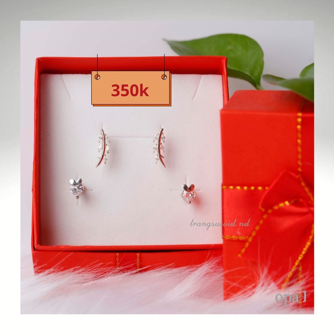 Bộ 2 hoa tai thiết kế trẻ trung chất liệu bạc thương hiệu Opal.