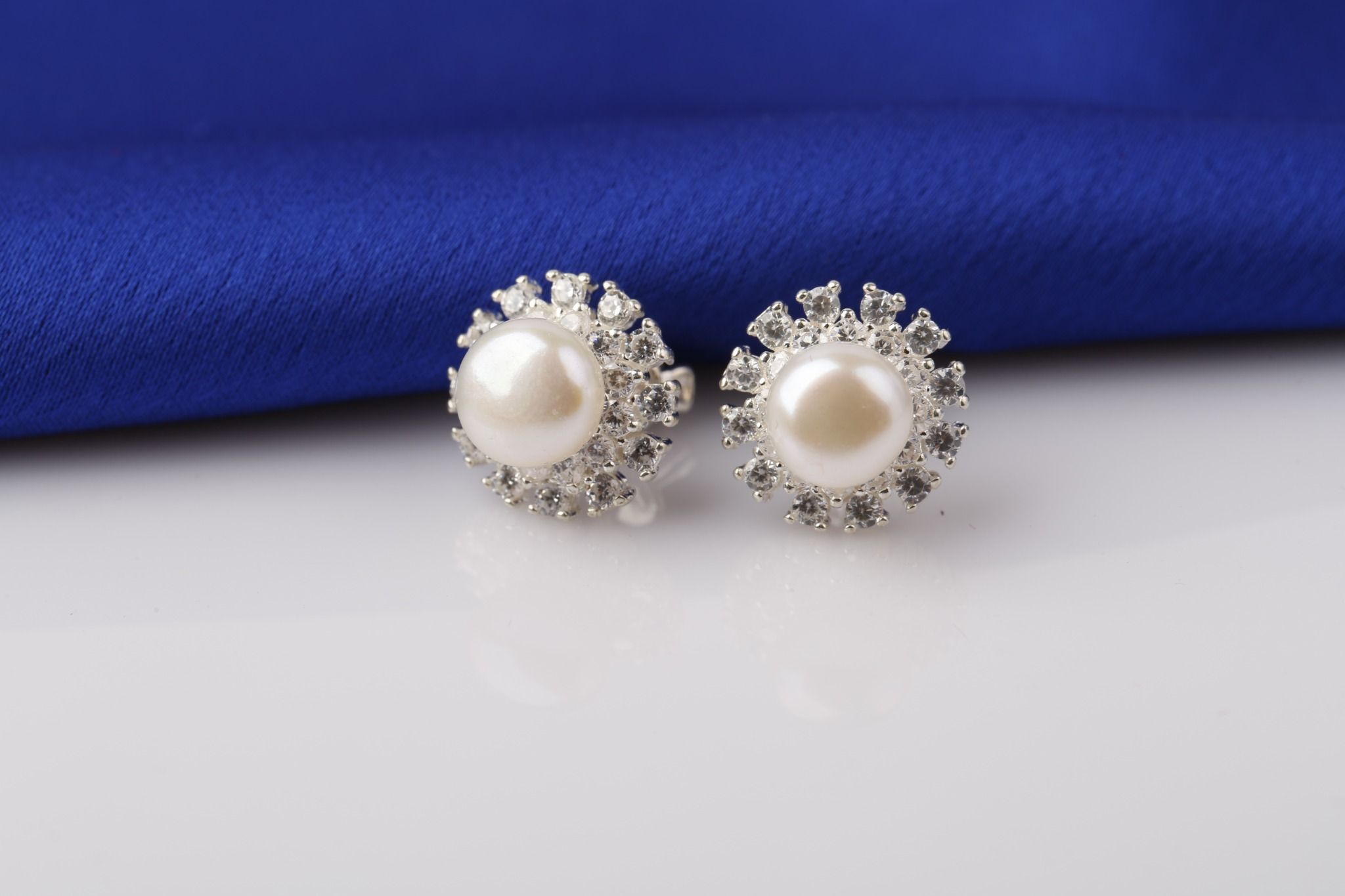 Hoa tai bạc đính Ngọc trai thương hiệu Opal