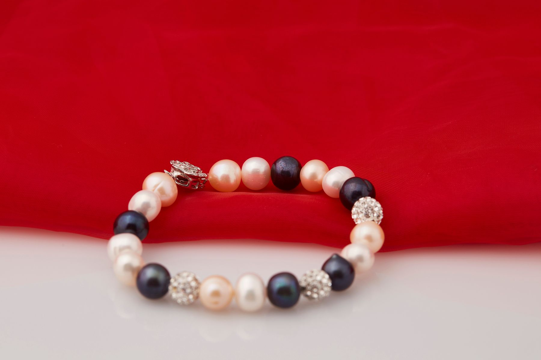 Vòng tay Ngọc trai + đá Ross thiết kế tinh tế, trẻ trung thương hiệu Opal