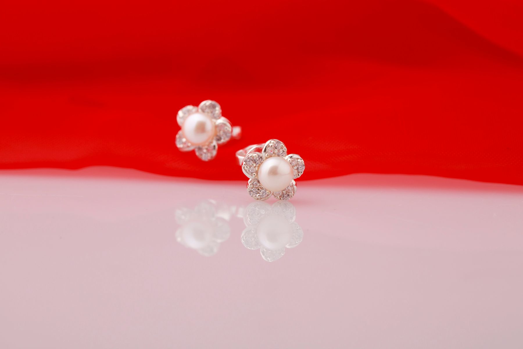 Hoa tai bạc đính Ngọc trai thương hiệu Opal