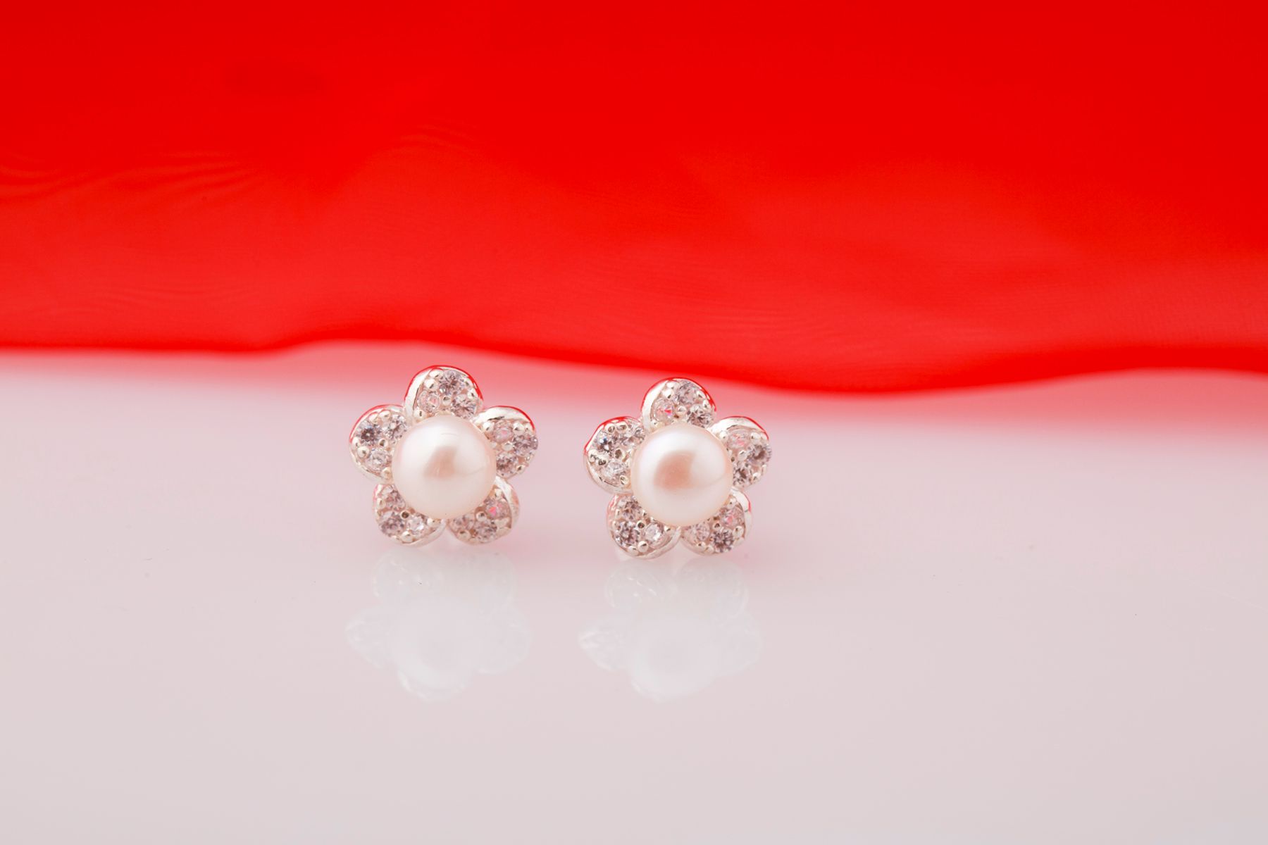 Hoa tai bạc đính Ngọc trai thương hiệu Opal