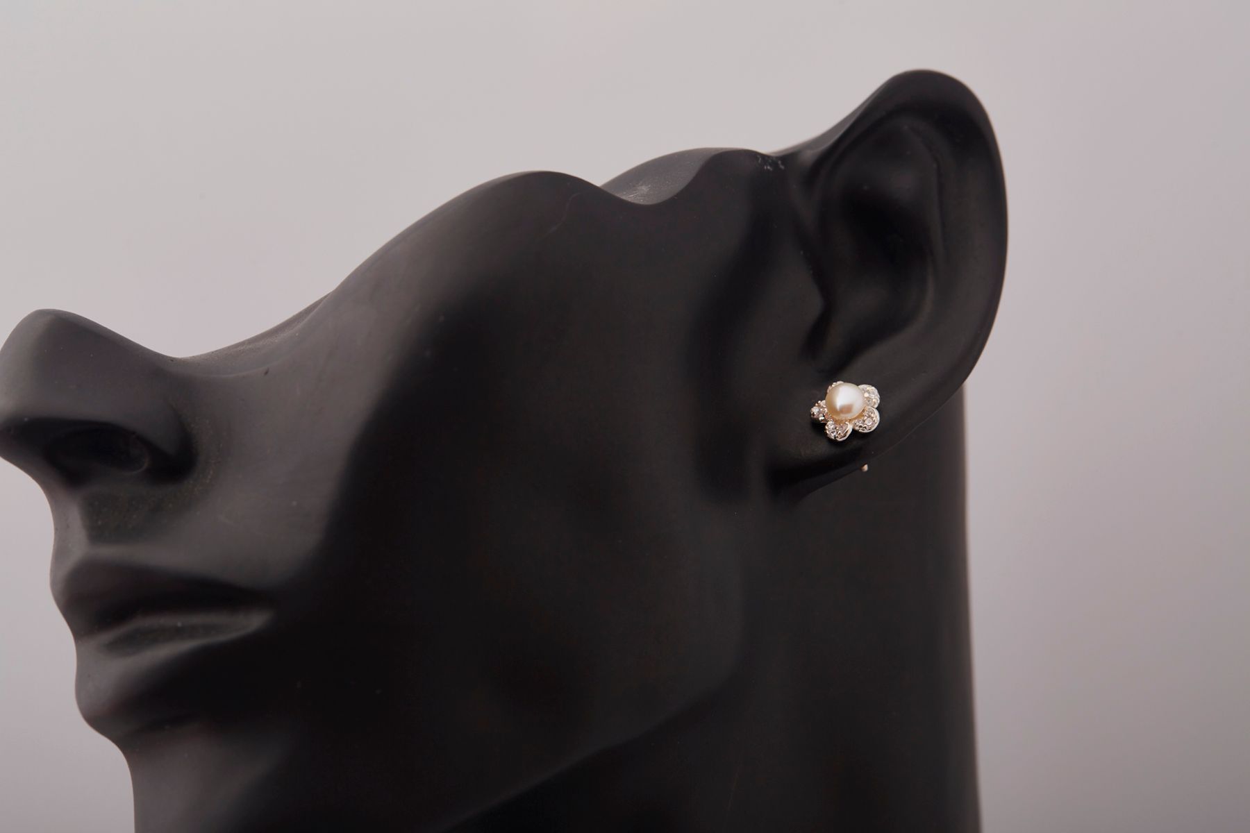 Hoa tai bạc đính Ngọc trai thương hiệu Opal