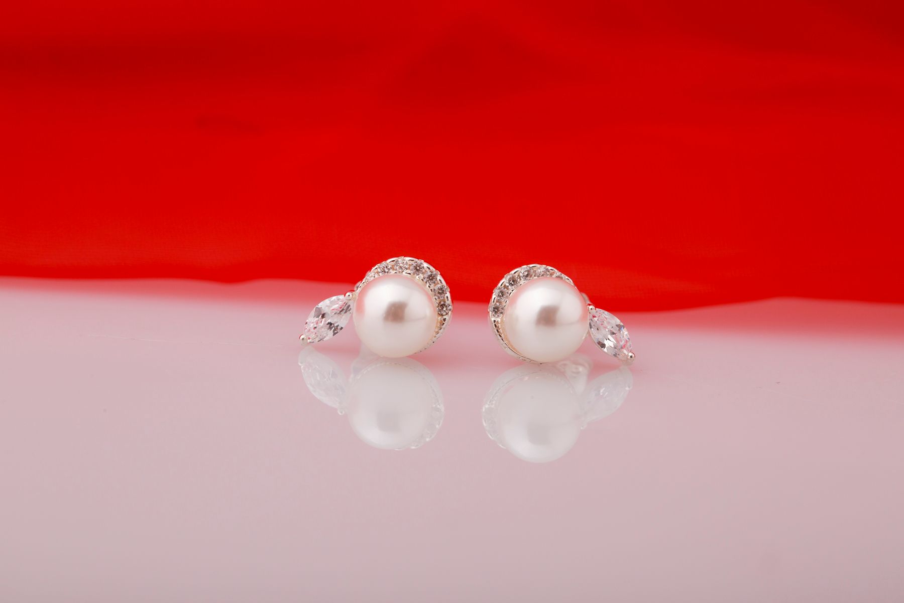 Hoa tai bạc đính Ngọc trai thương hiệu Opal
