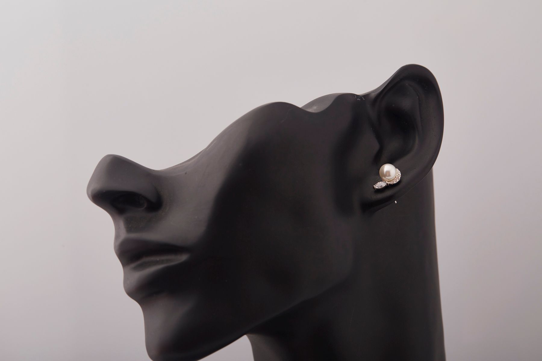 Hoa tai bạc đính Ngọc trai thương hiệu Opal