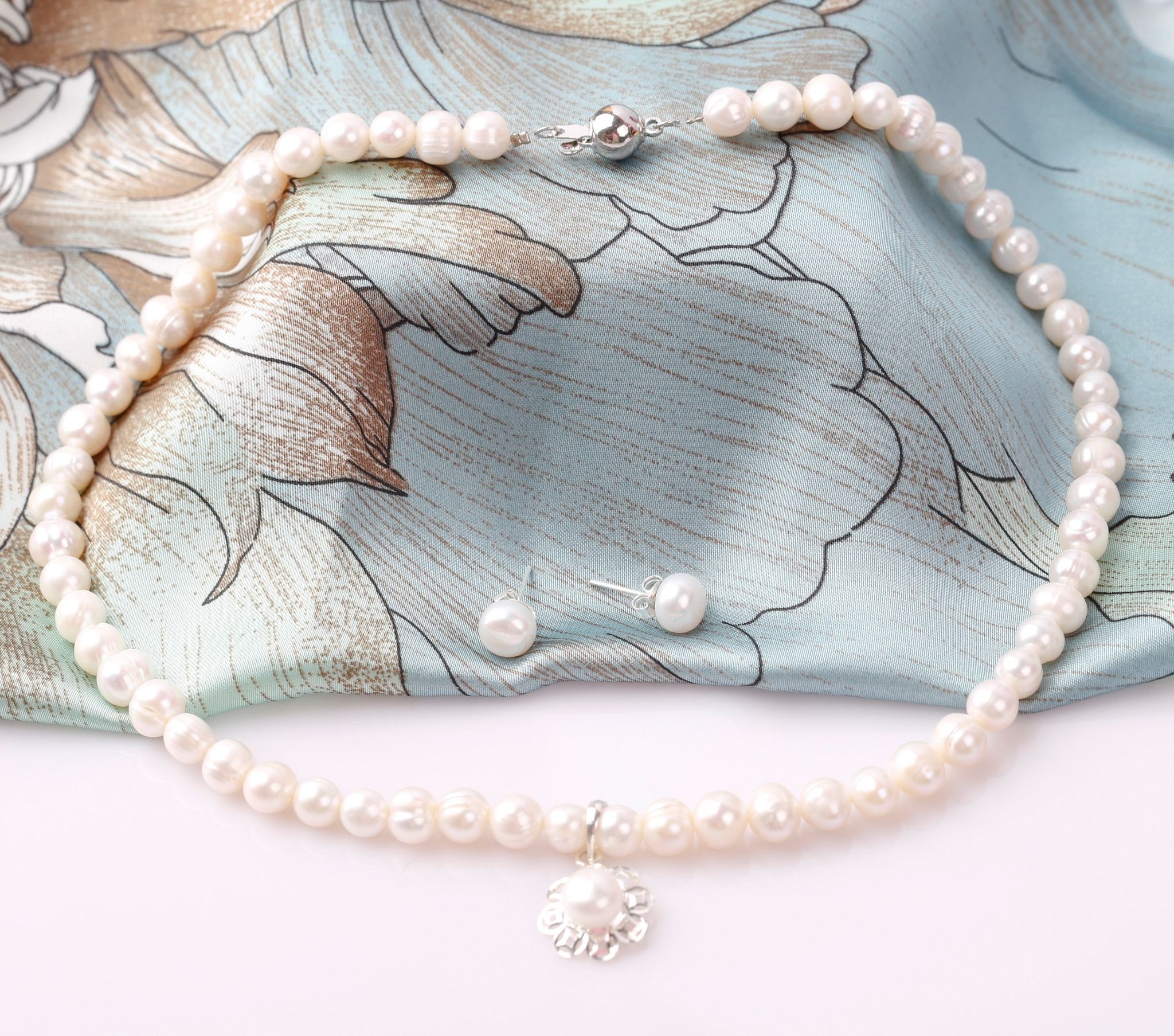 Vòng cổ và hoa tai ngọc trai thương hiệu Opal HT2