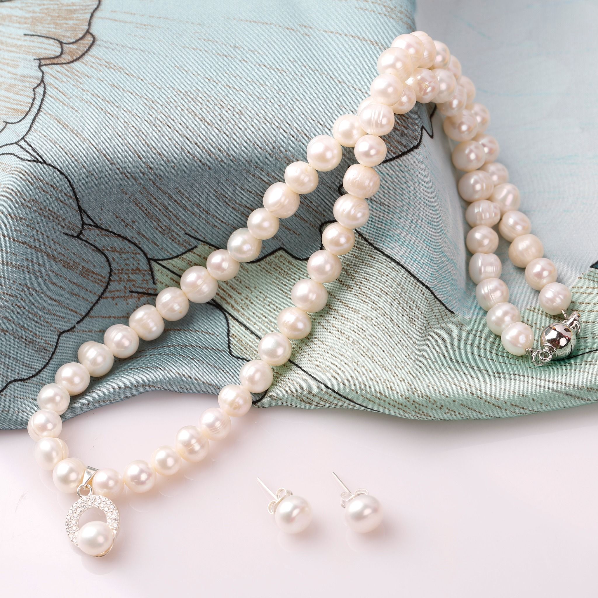Vòng cổ và hoa tai ngọc trai thương hiệu Opal HT2