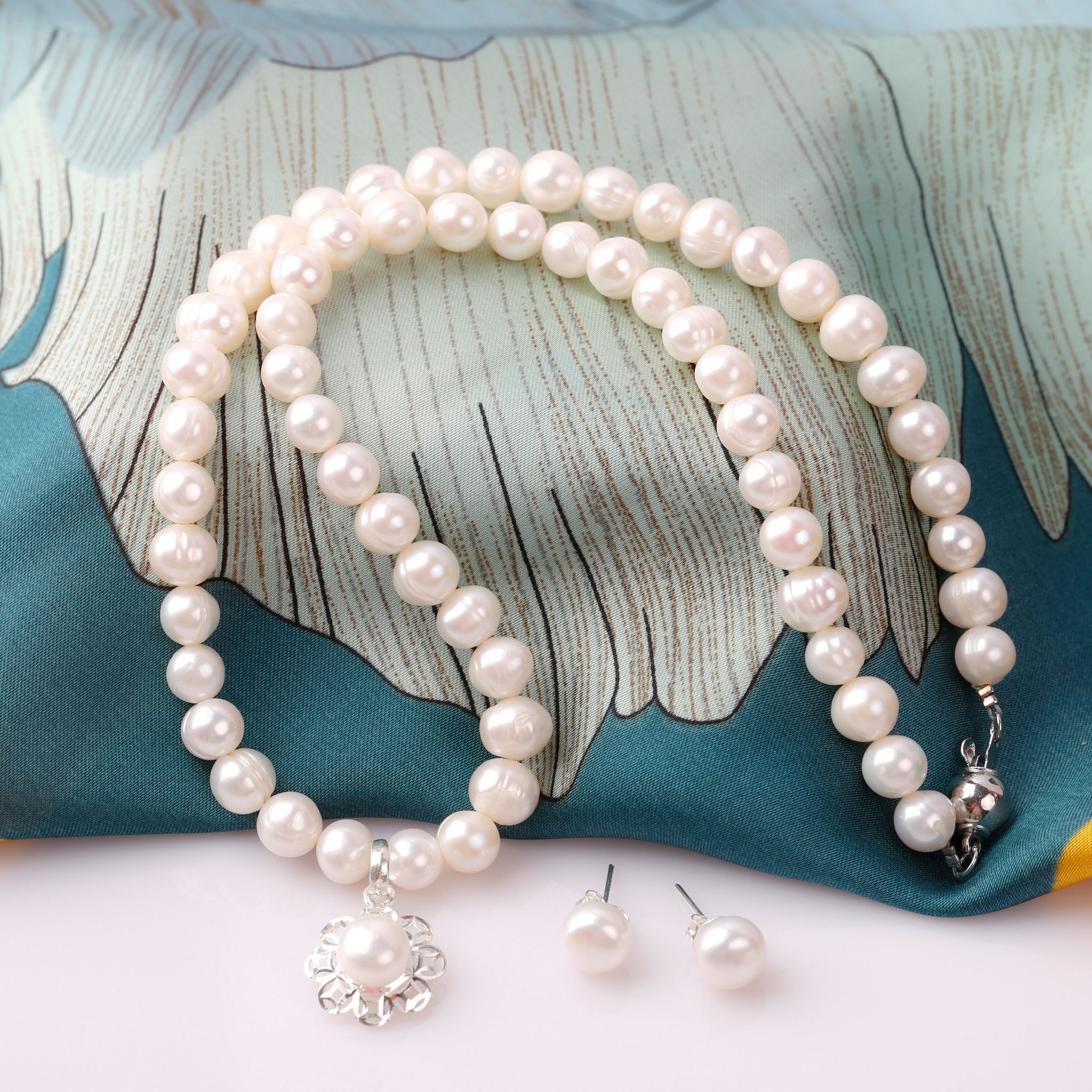 Vòng cổ và hoa tai ngọc trai thương hiệu Opal HT2