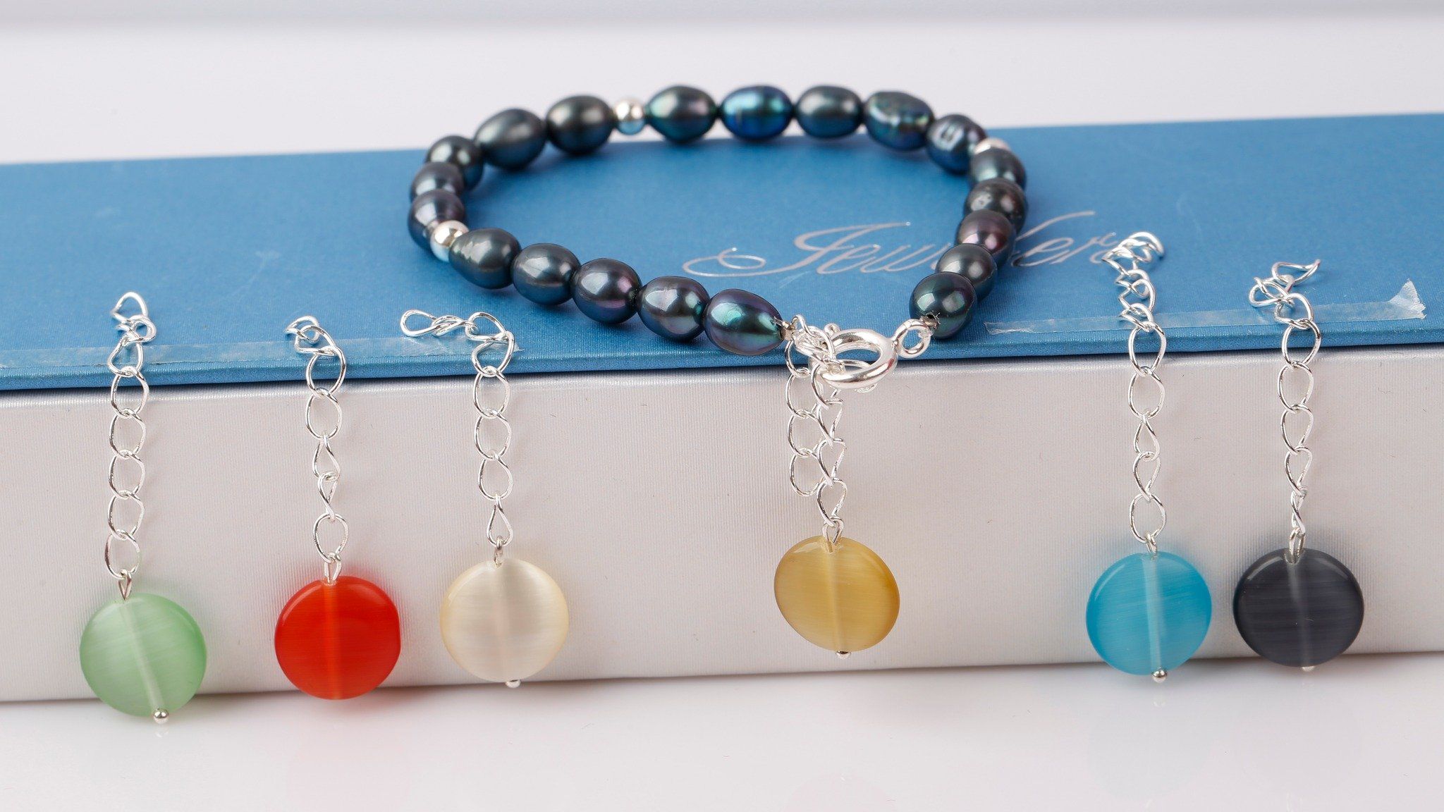 VÒNG TAY NGỌC TRAI GẮN ĐÁ PHONG THỦY THƯƠNG HIỆU OPAL