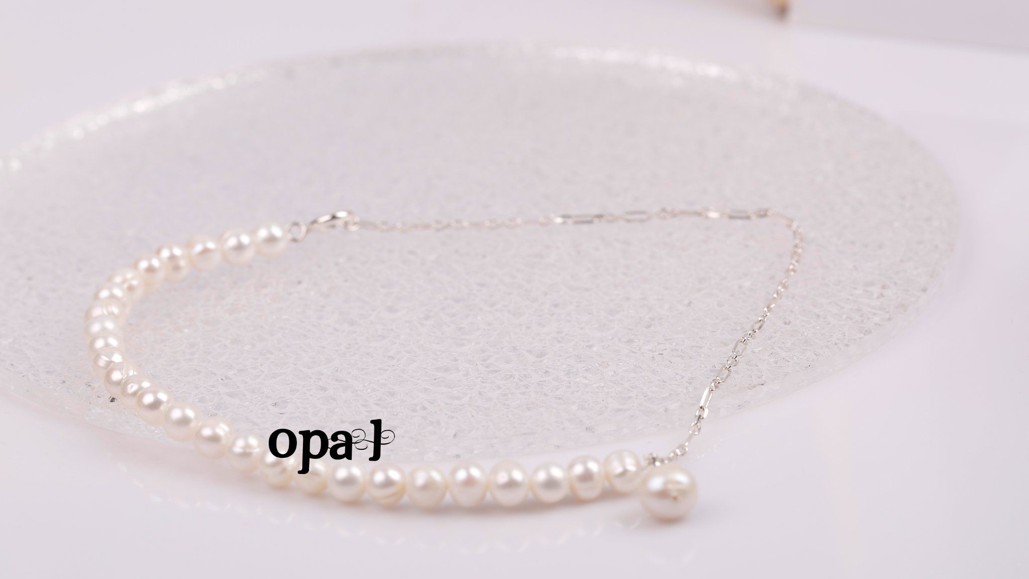 Vòng cổ Choker Ngọc trai kết hợp cùng dây chuyền bạc phá cách