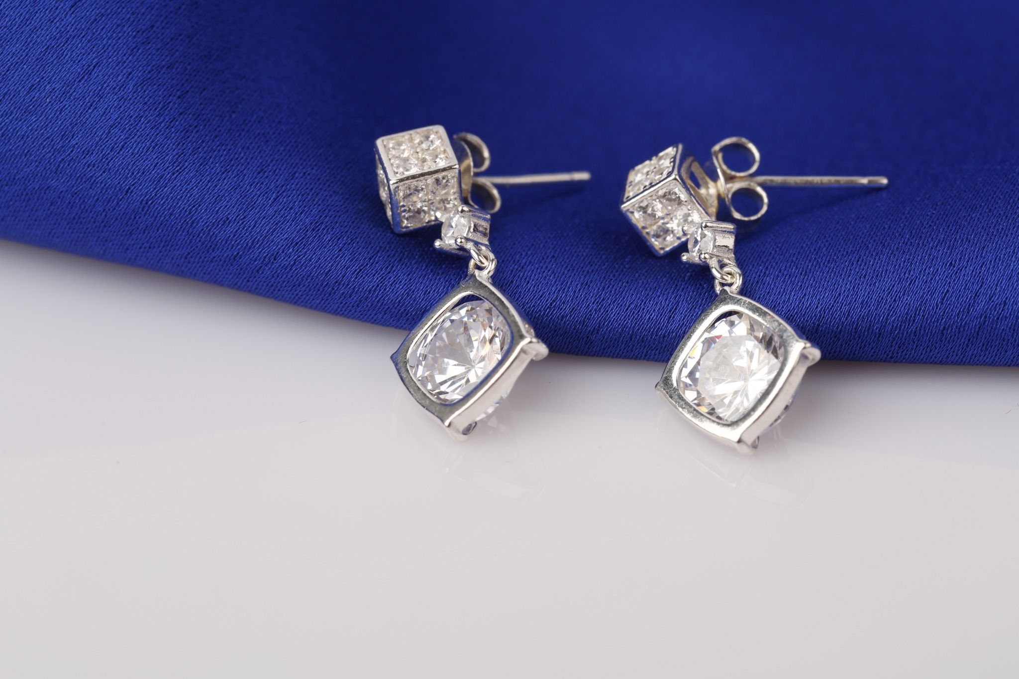 Hoa tai Bạc đính đá Ross phong cách trẻ trung thương Opal