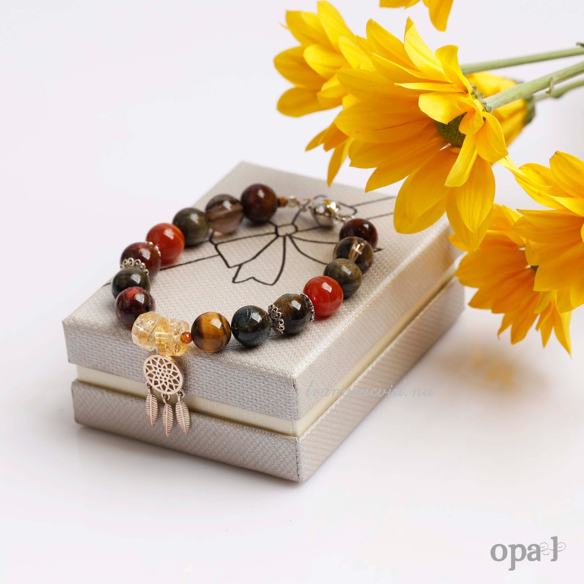 Vòng tay đá tự nhiên charm bạc thiết kế