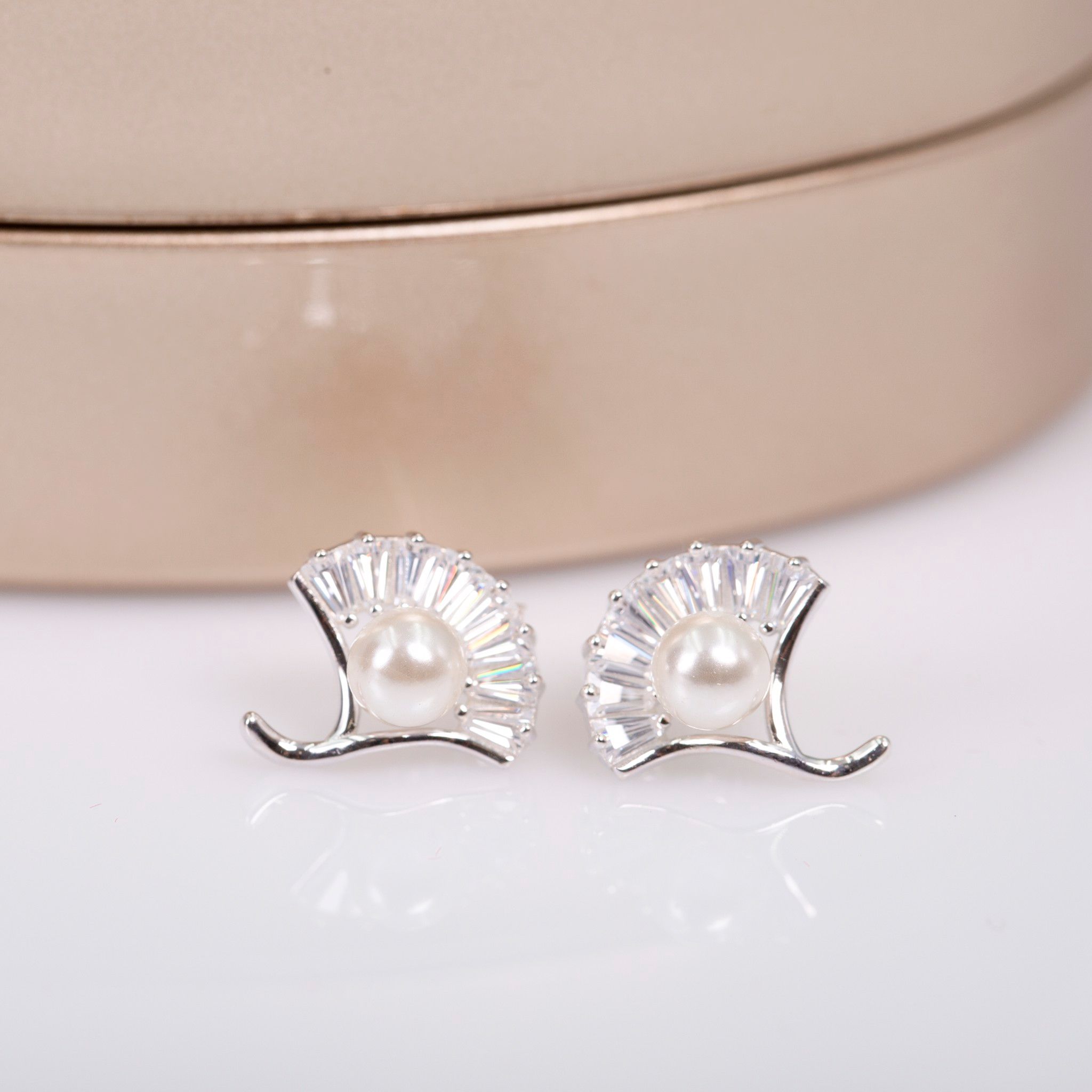 Hoa tai bạc đính ngọc trai OPAL