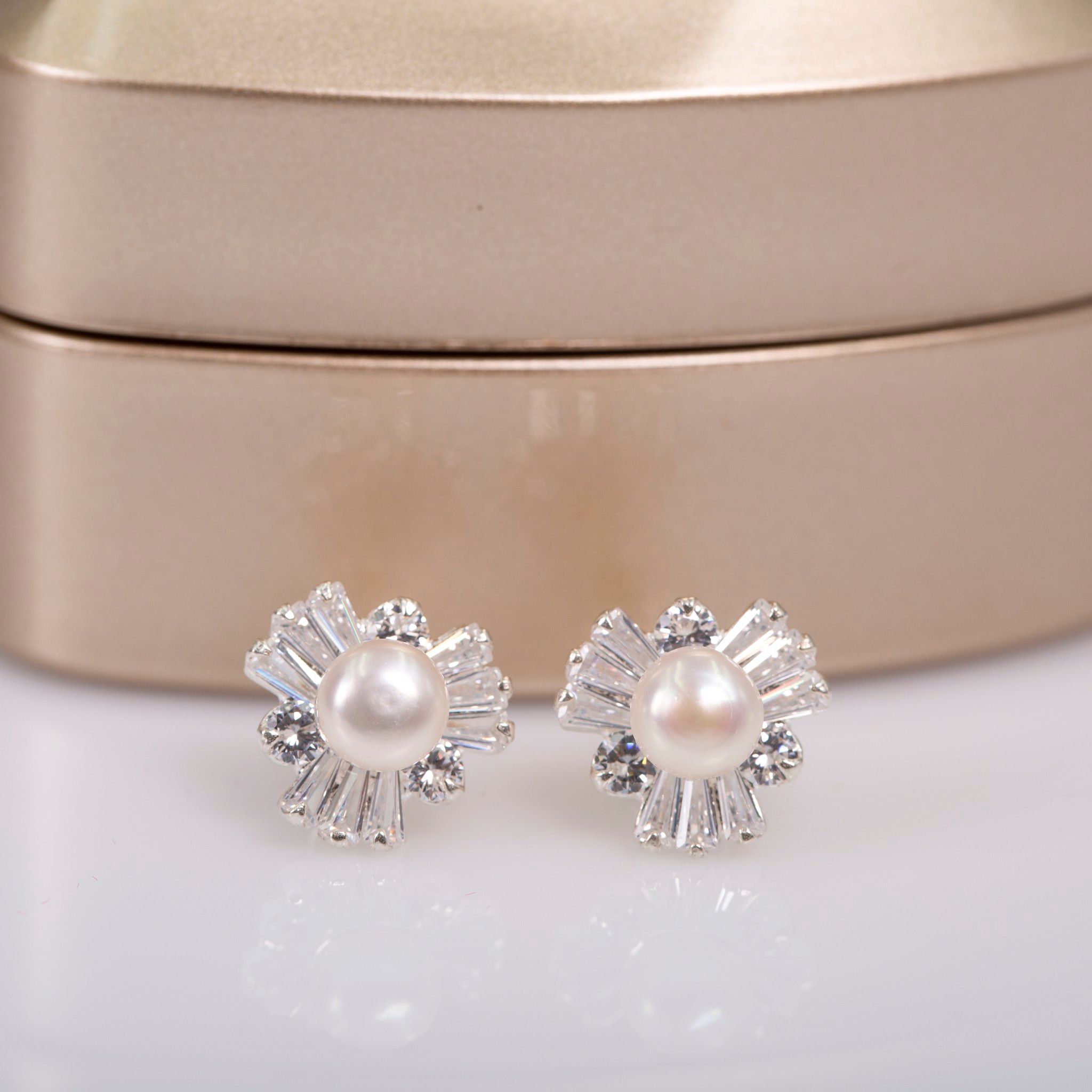 Hoa tai bạc đính ngọc trai OPAL
