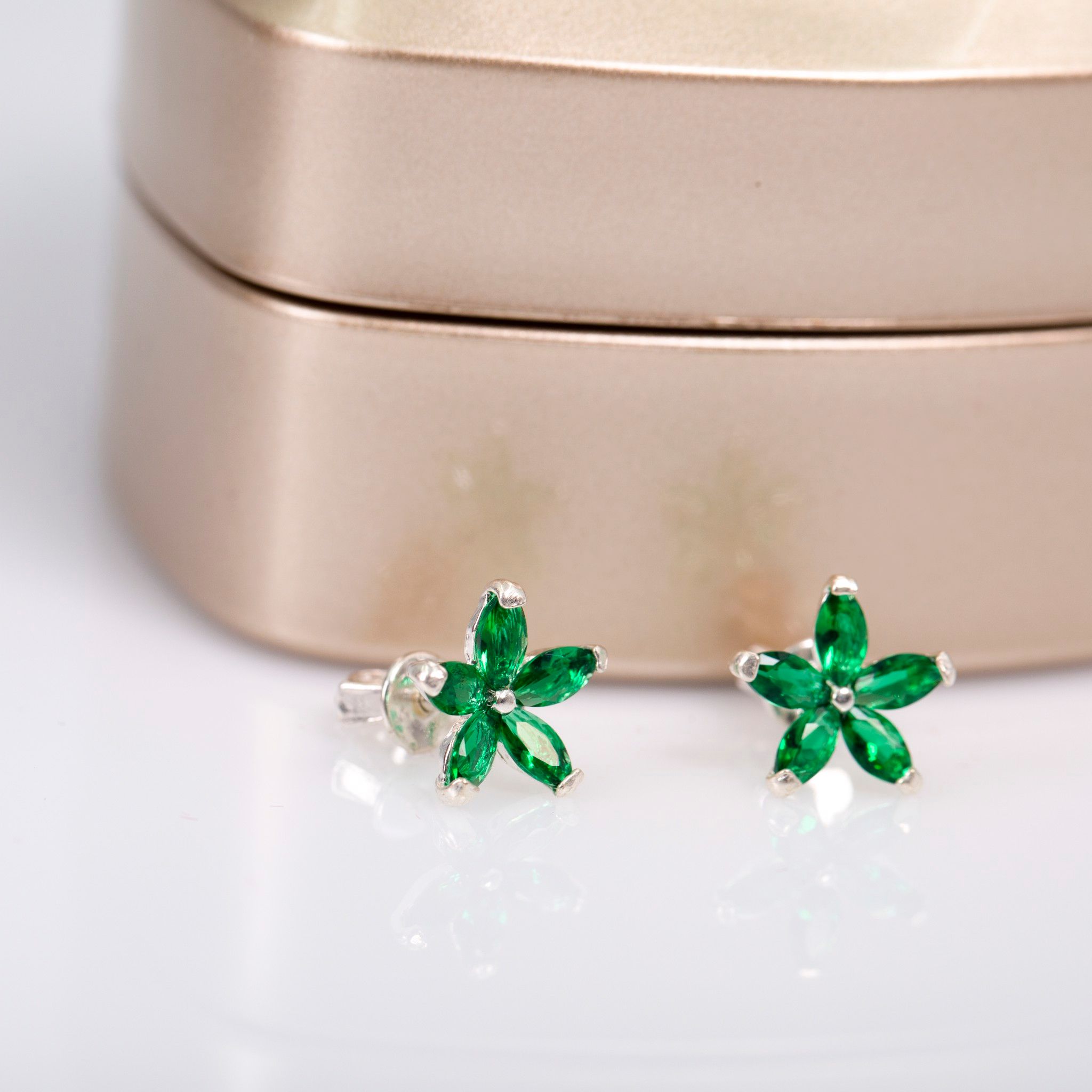 Hoa tai bạc đính đá Ross OPAL