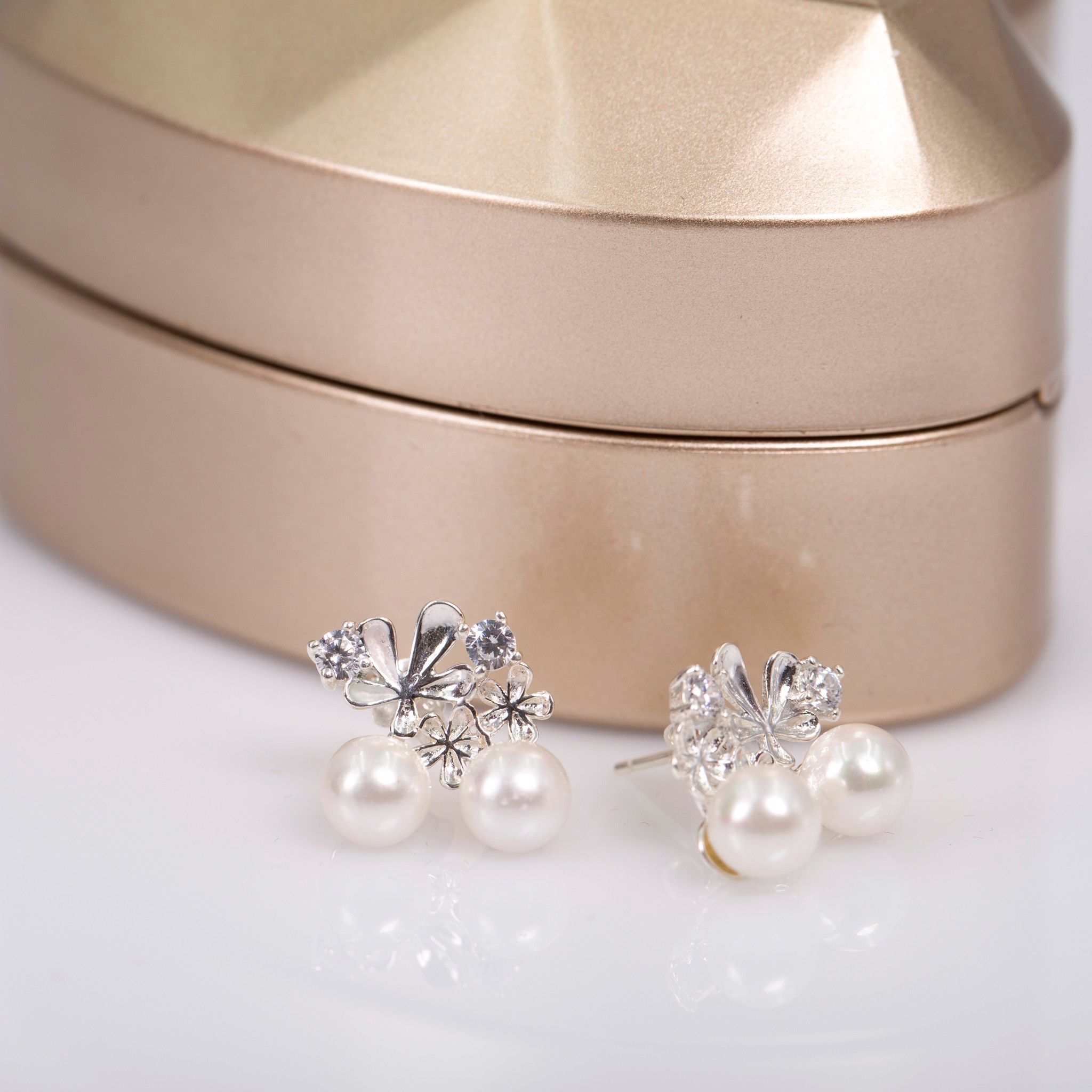 Hoa tai bạc đính ngọc trai OPAL