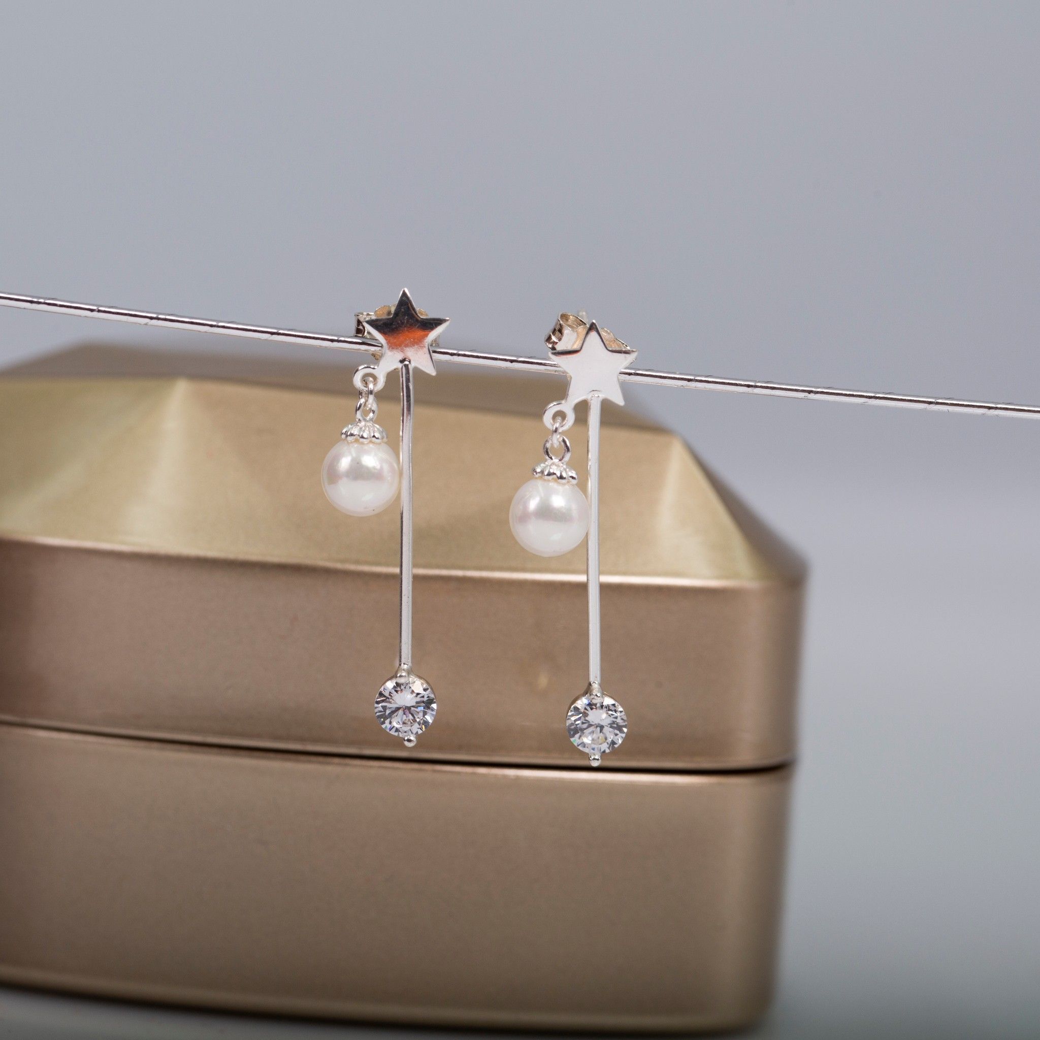 Hoa tai bạc đính ngọc trai OPAL