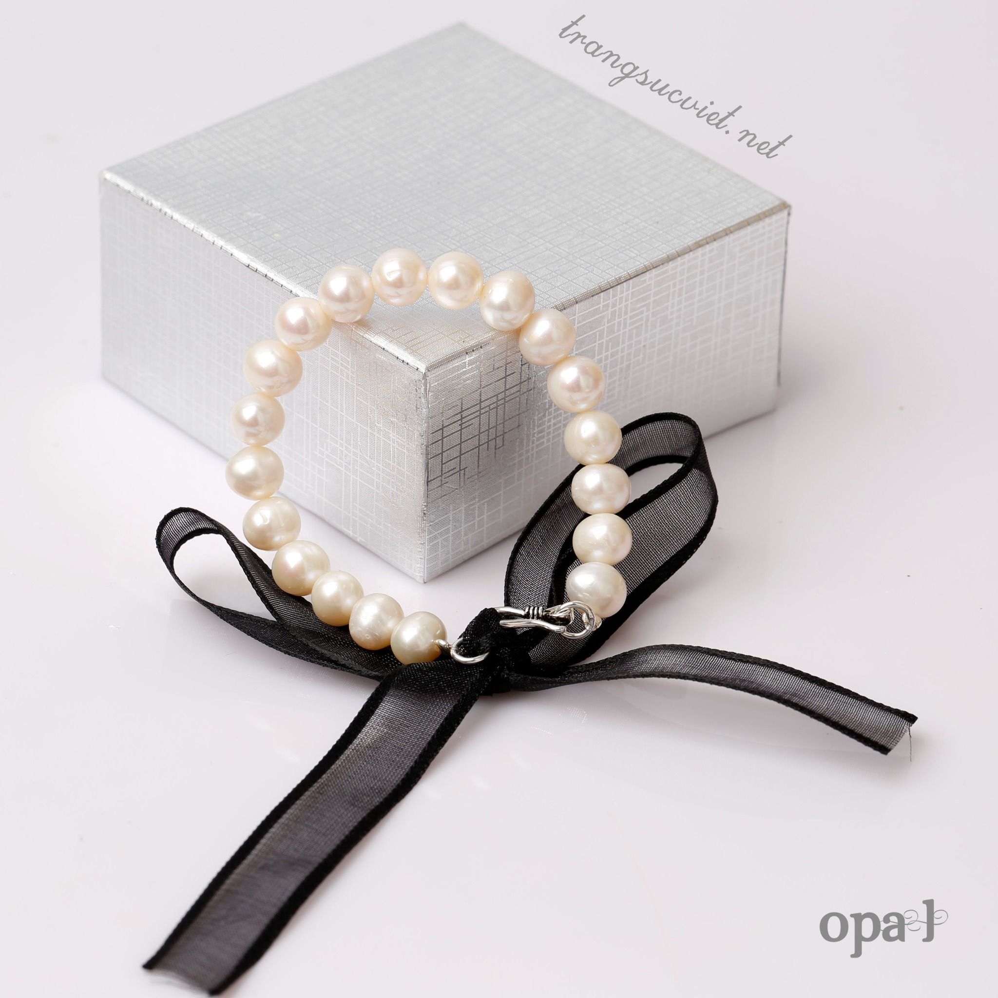 Vòng cổ Ngọc Trai Choker phong cách trẻ trung trung, sáng tạo thương hiệu Opal. Quà tặng vòng tay trị giá 550k ( áp dụng hết 27.5)
