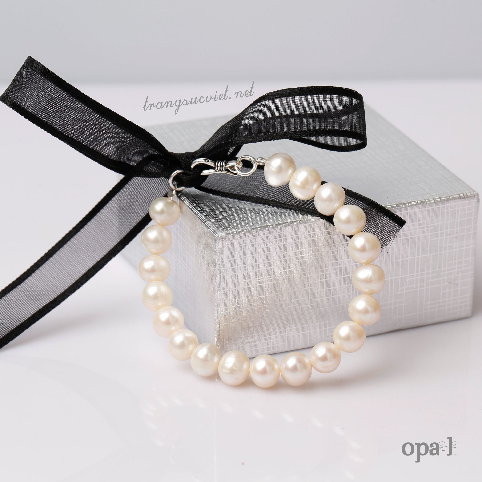 Vòng cổ Ngọc Trai Choker phong cách trẻ trung trung, sáng tạo thương hiệu Opal. Quà tặng vòng tay trị giá 550k ( áp dụng hết 27.5)