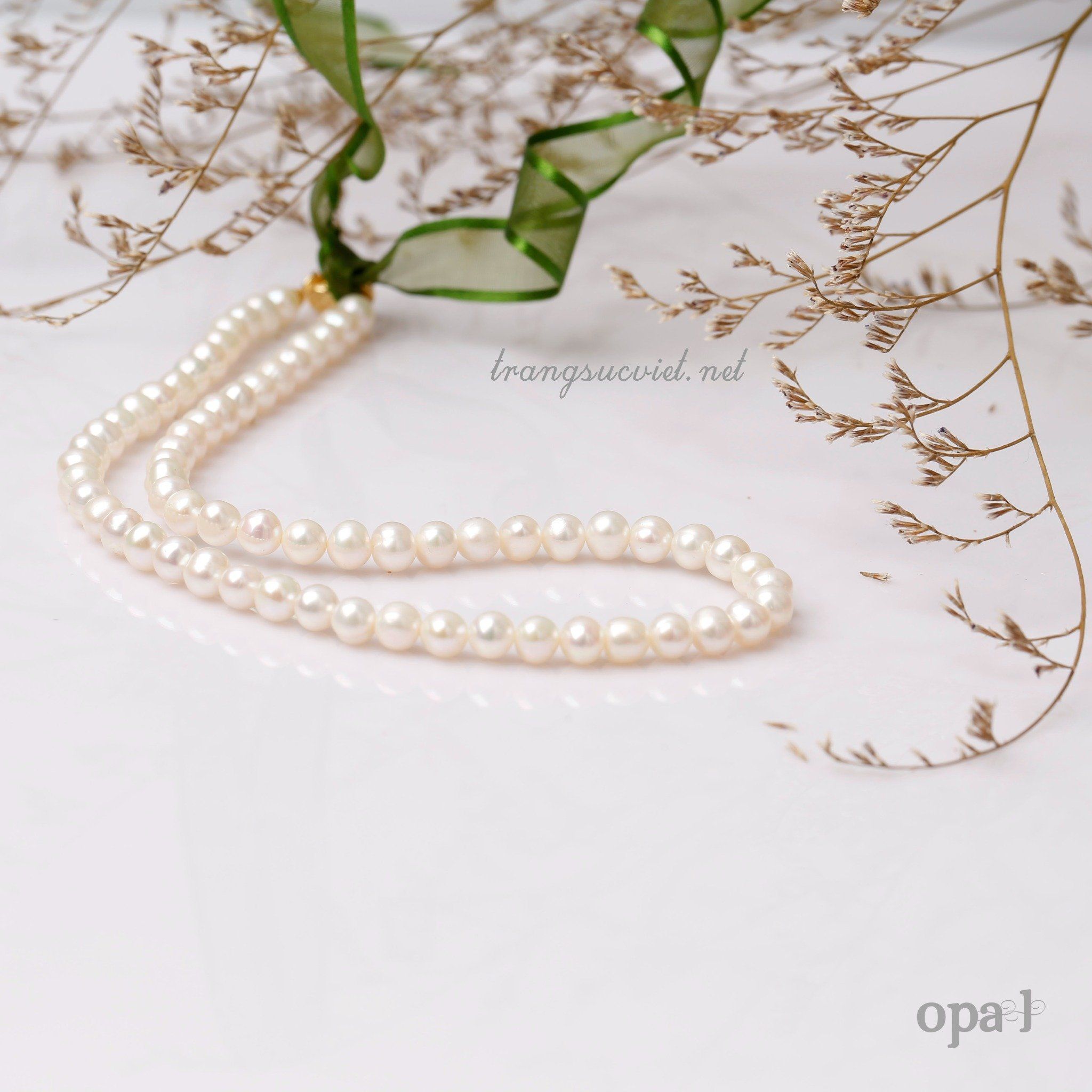 Vòng cổ Ngọc Trai Choker phong cách trẻ trung trung, sáng tạo thương hiệu Opal. Quà tặng vòng tay trị giá 550k ( áp dụng hết 27.5)