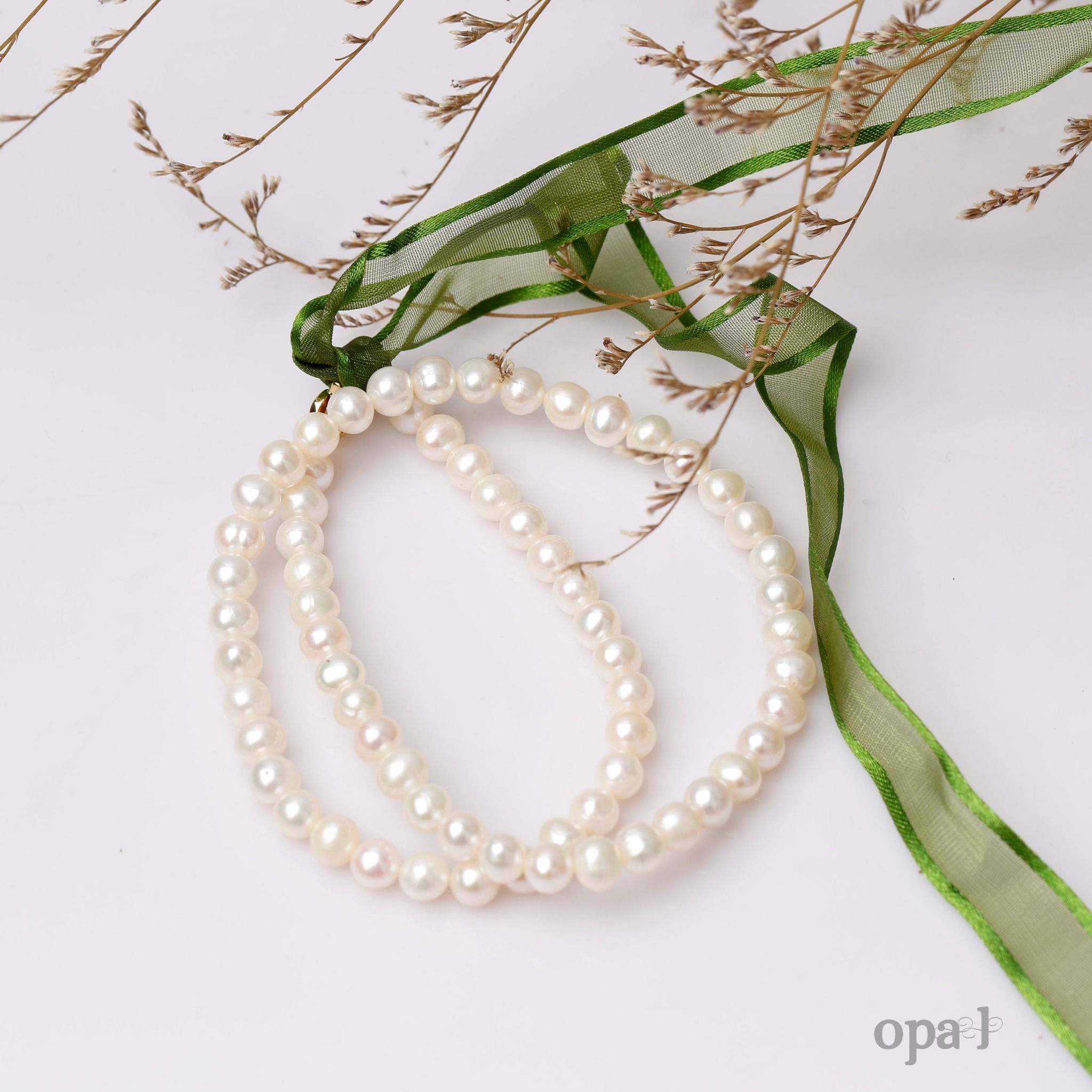 Vòng cổ Ngọc Trai Choker phong cách trẻ trung trung, sáng tạo thương hiệu Opal. Quà tặng vòng tay trị giá 550k ( áp dụng hết 27.5)