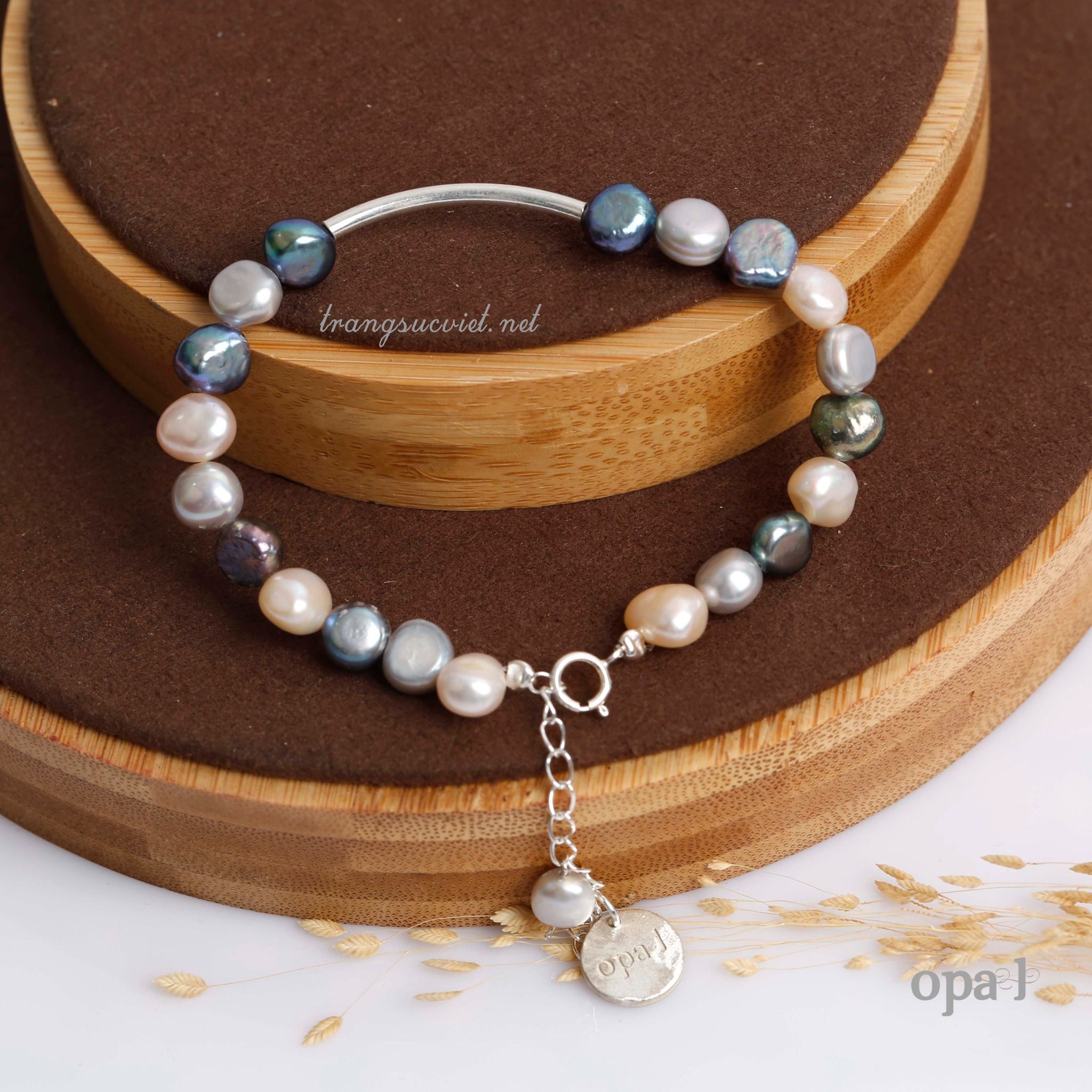 Vòng tay ngọc trai nhiều màu Charm bạc khắc tên