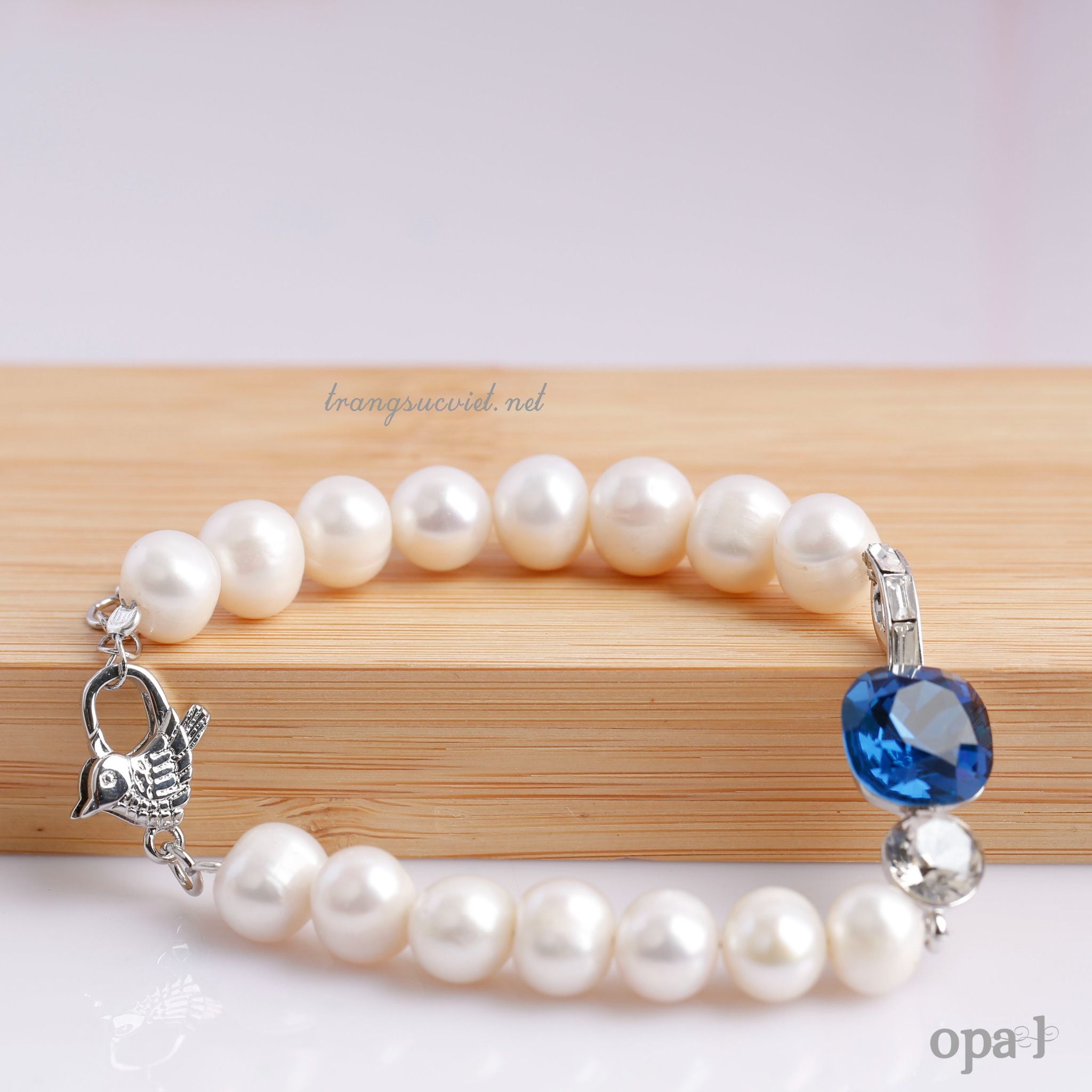 Vòng tay ngọc trai 8,9 ly mặt đá xanh
