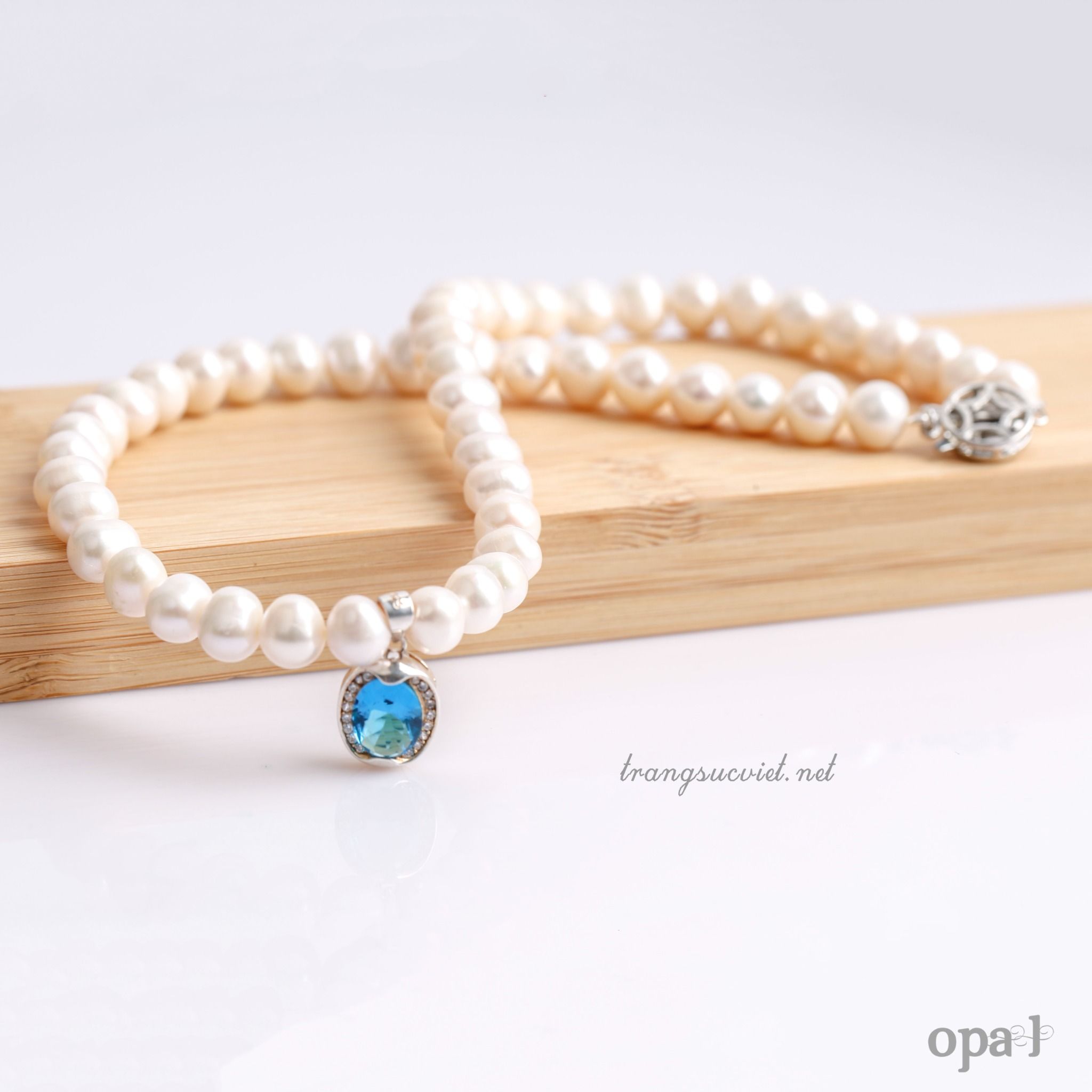 Vòng cổ ngọc trai trắng mặt đá xanh