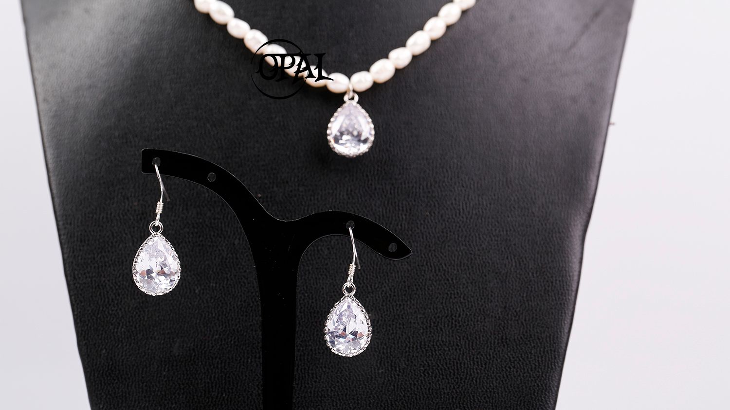 Bộ trang sức ngọc trai giọt nước thương hiệu Opal