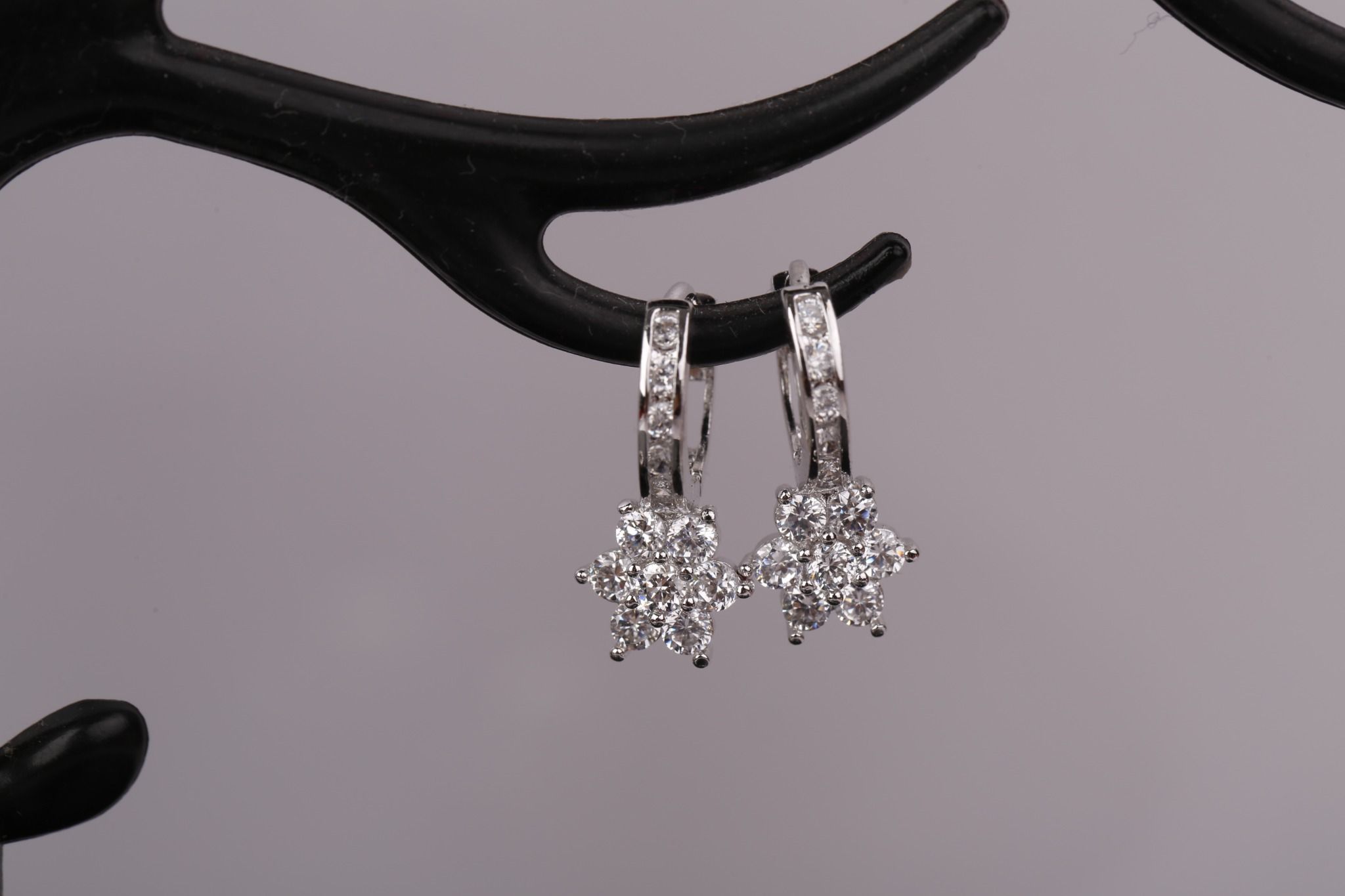 Hoa tai bạc đính đá Ross phong cách trẻ trung Opal